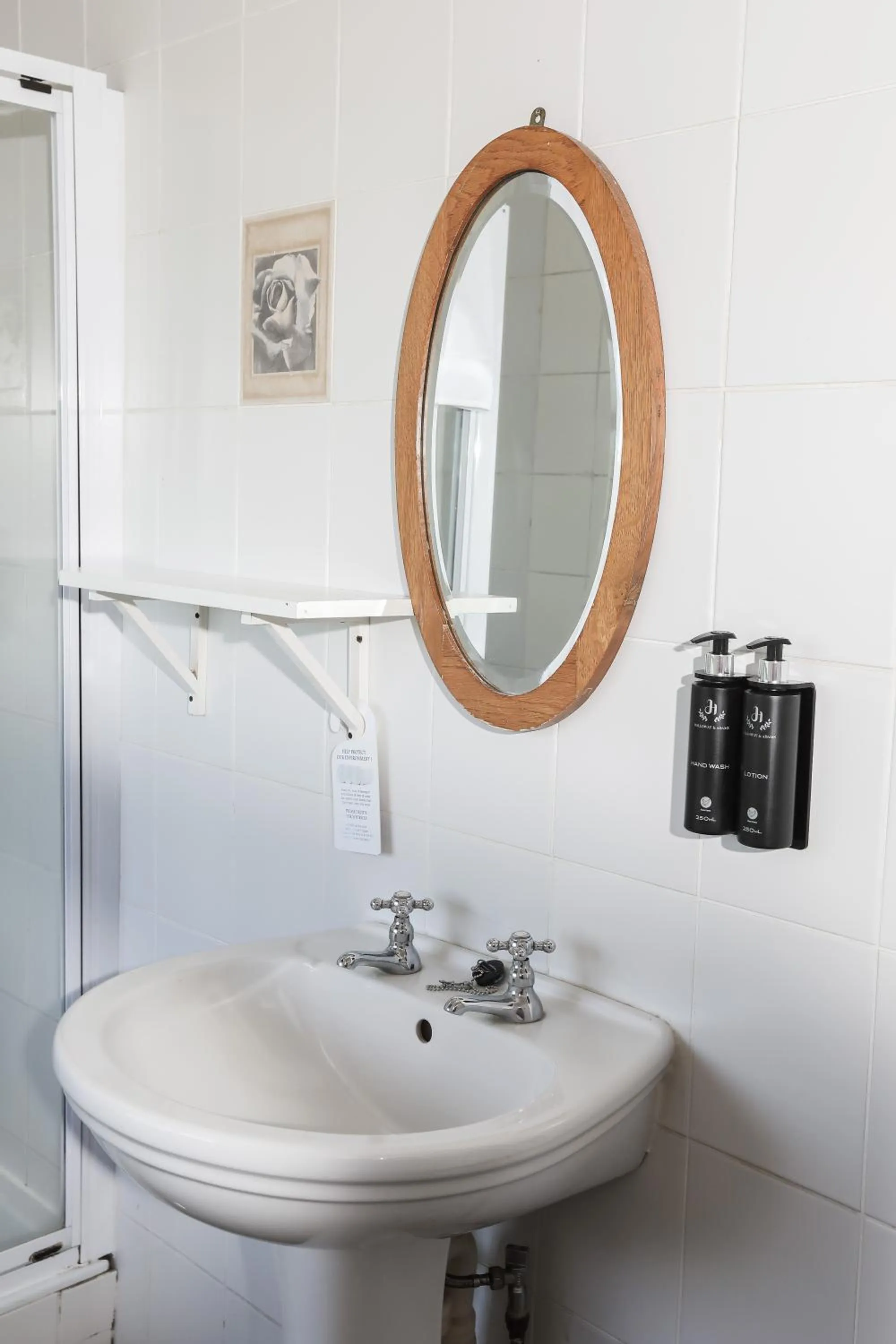 Bathroom in The Nottingham Road Hotel