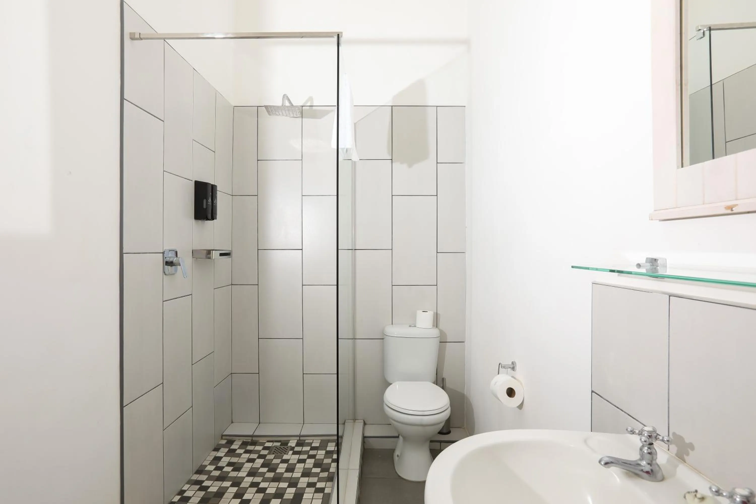 Shower in The Nottingham Road Hotel