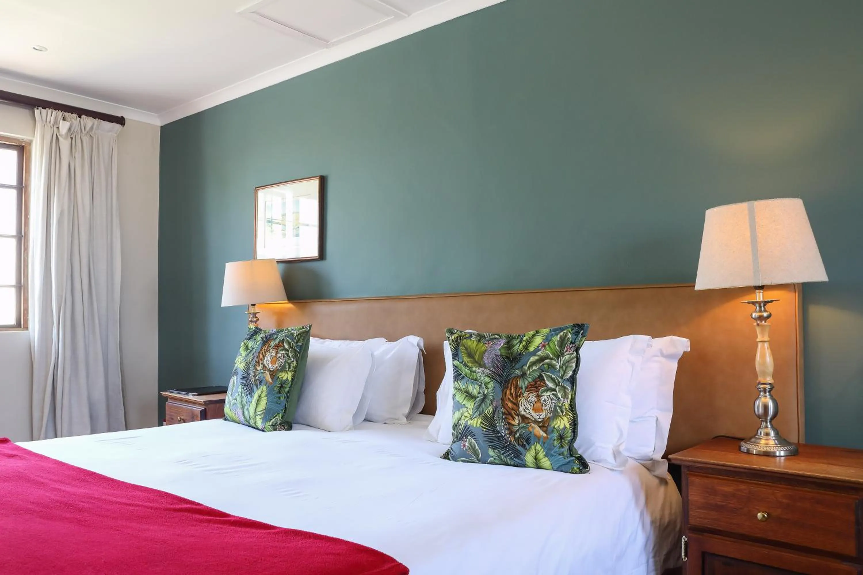 Bed in The Nottingham Road Hotel