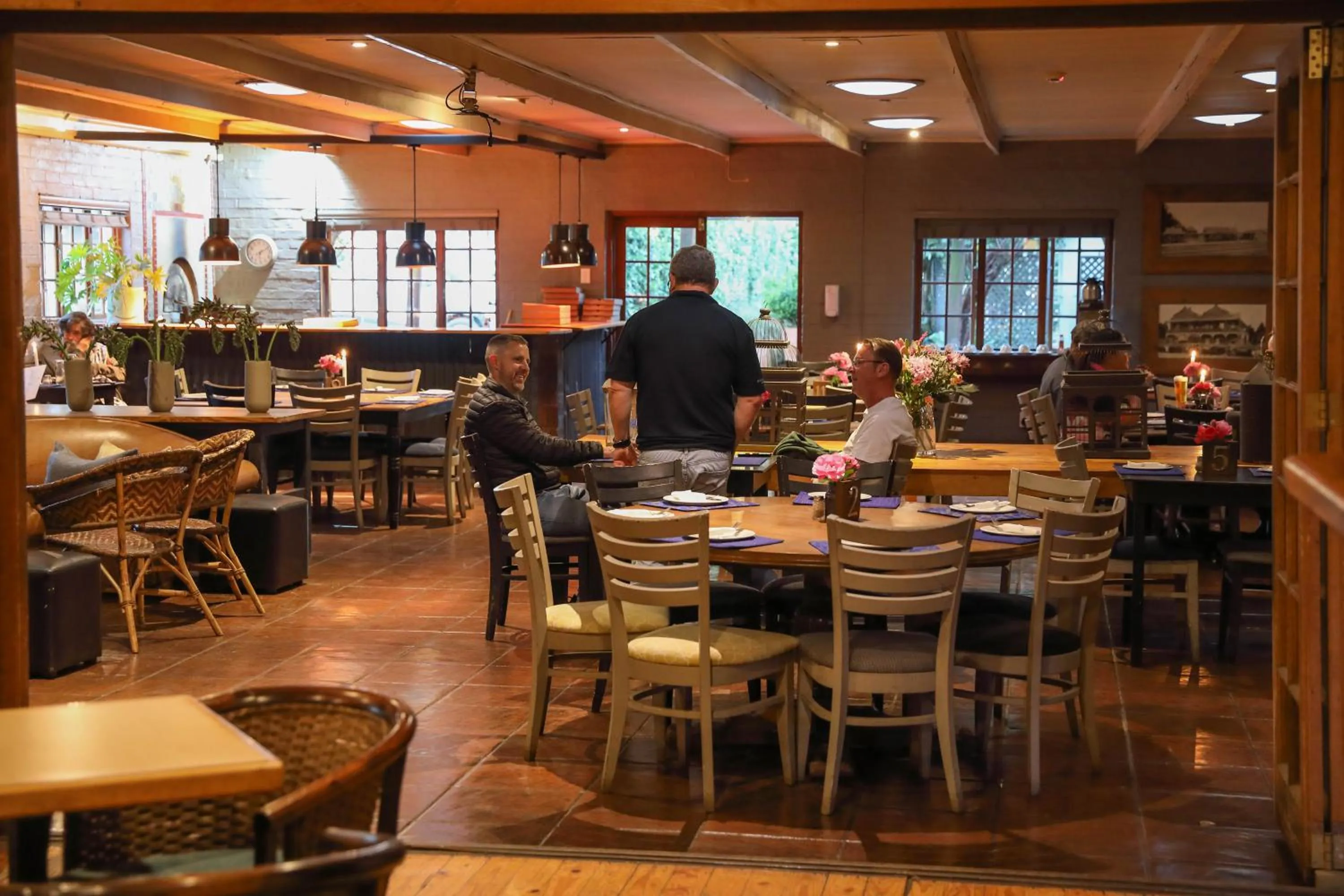 Restaurant/places to eat in The Nottingham Road Hotel