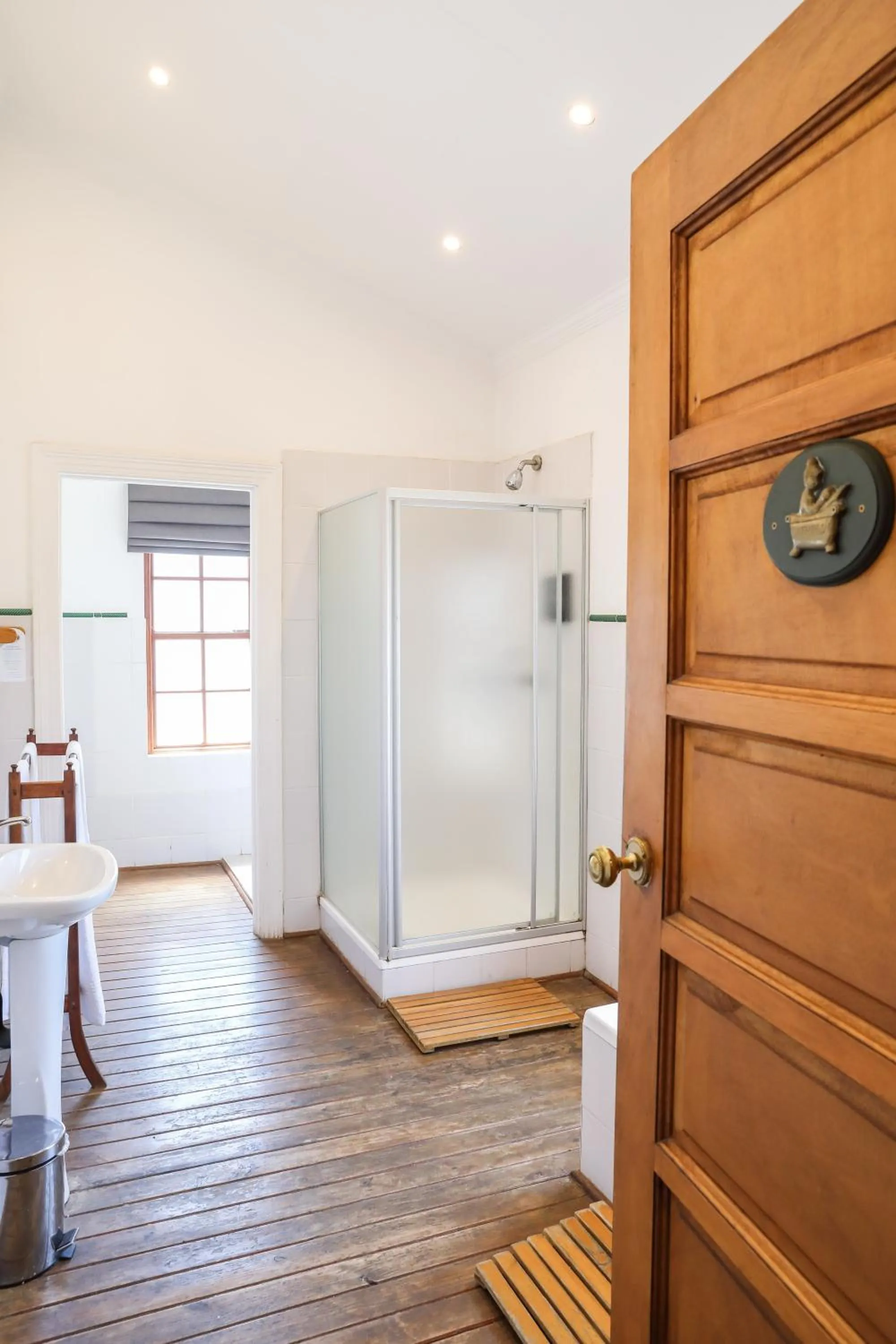 Shower in The Nottingham Road Hotel