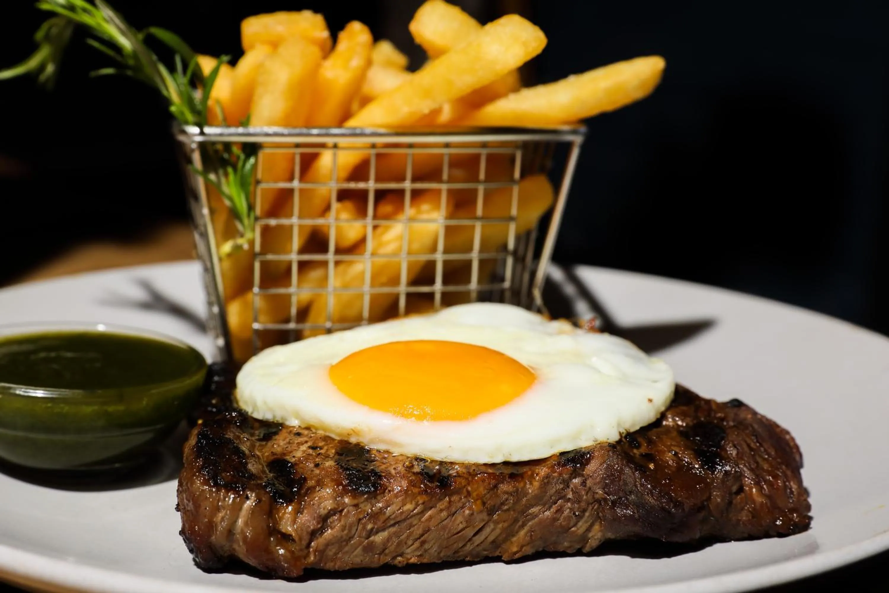 Restaurant/places to eat in The Nottingham Road Hotel