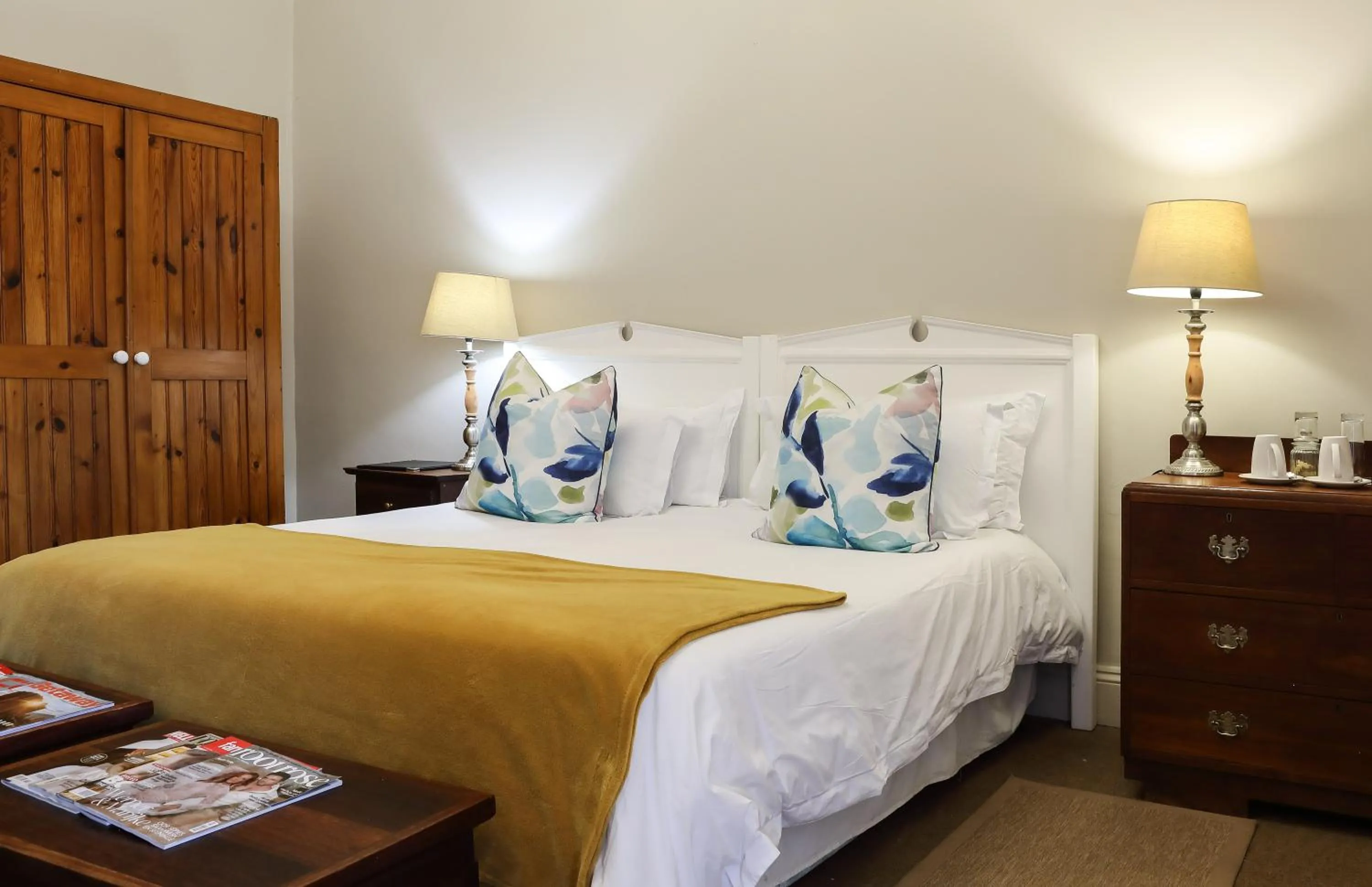 Bed in The Nottingham Road Hotel