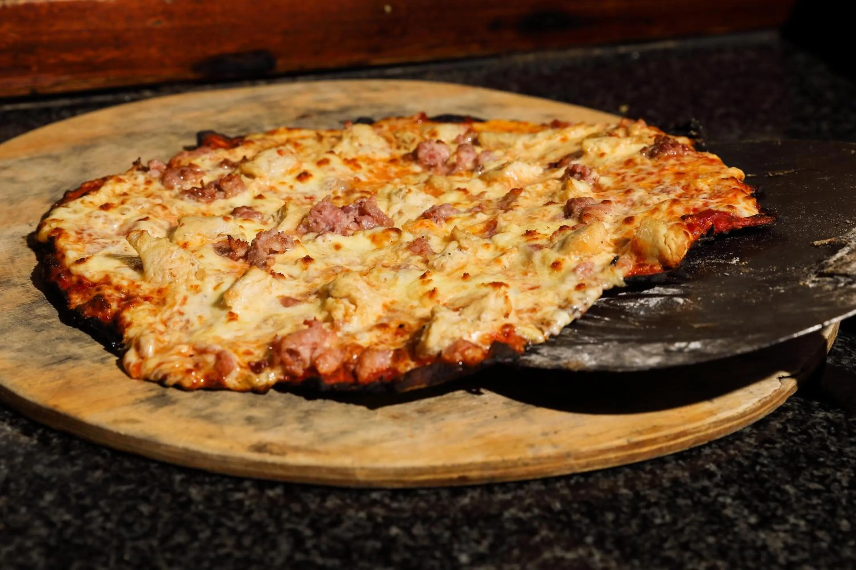 Restaurant/places to eat in The Nottingham Road Hotel