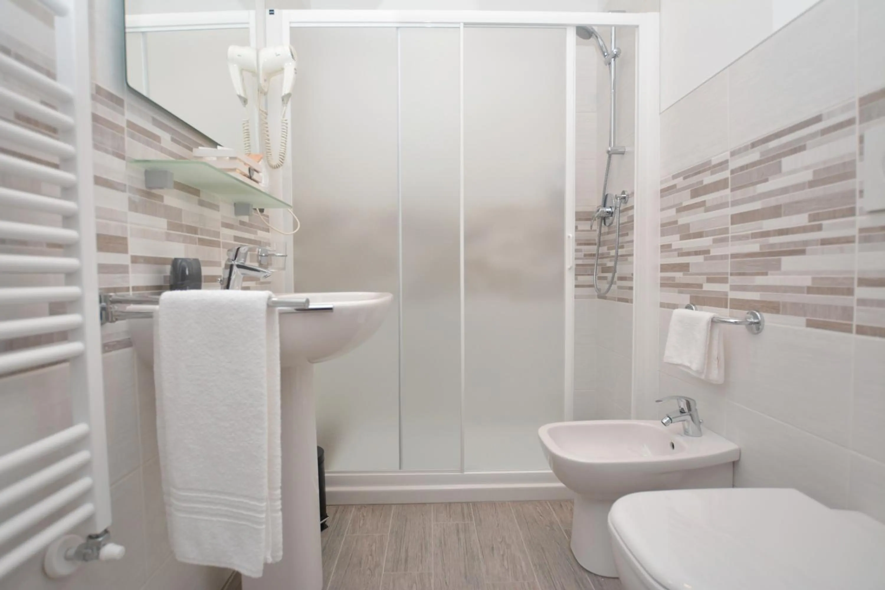 Hotel & Apartments " Perpoin "