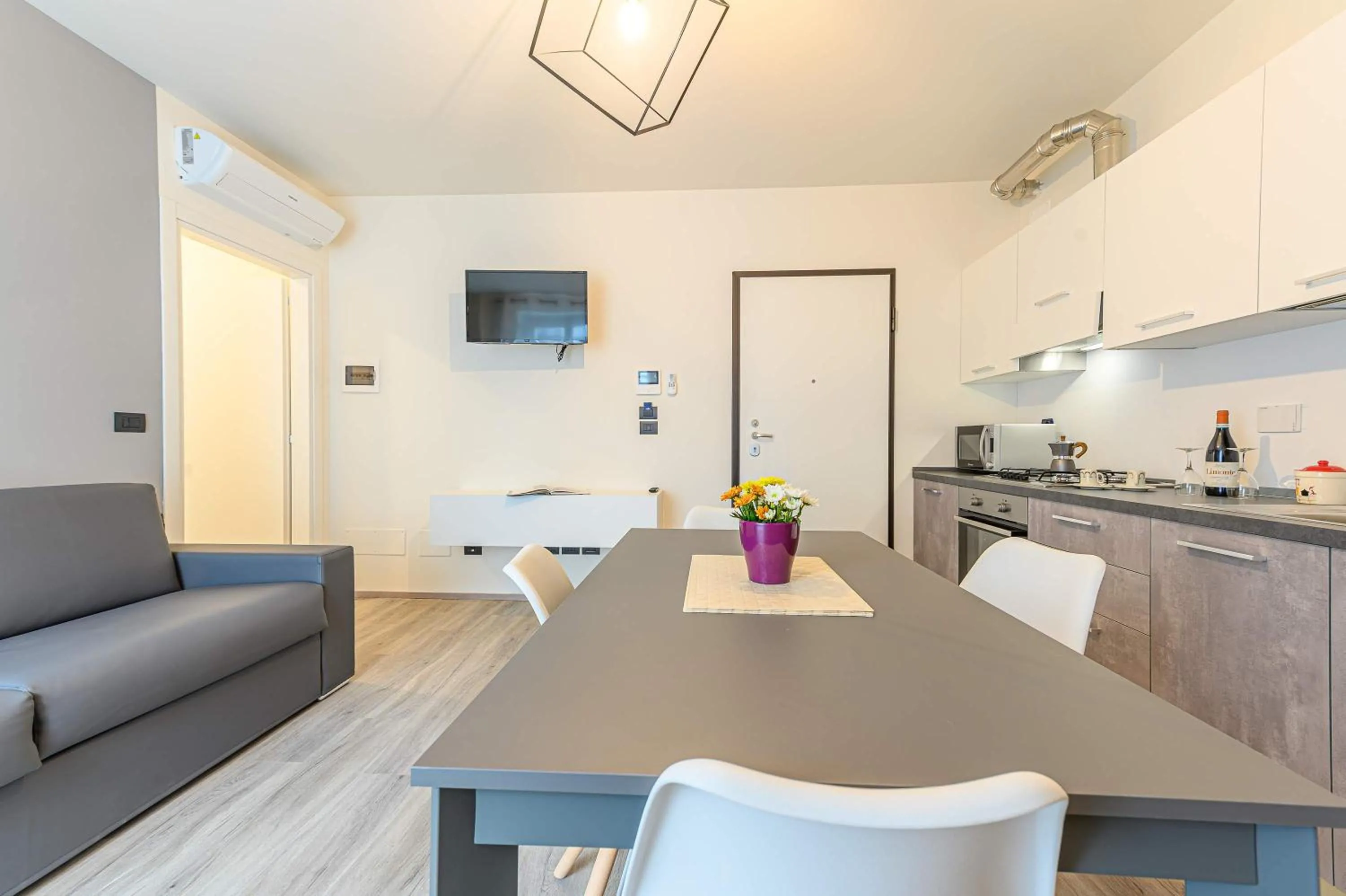 Hotel & Apartments " Perpoin "