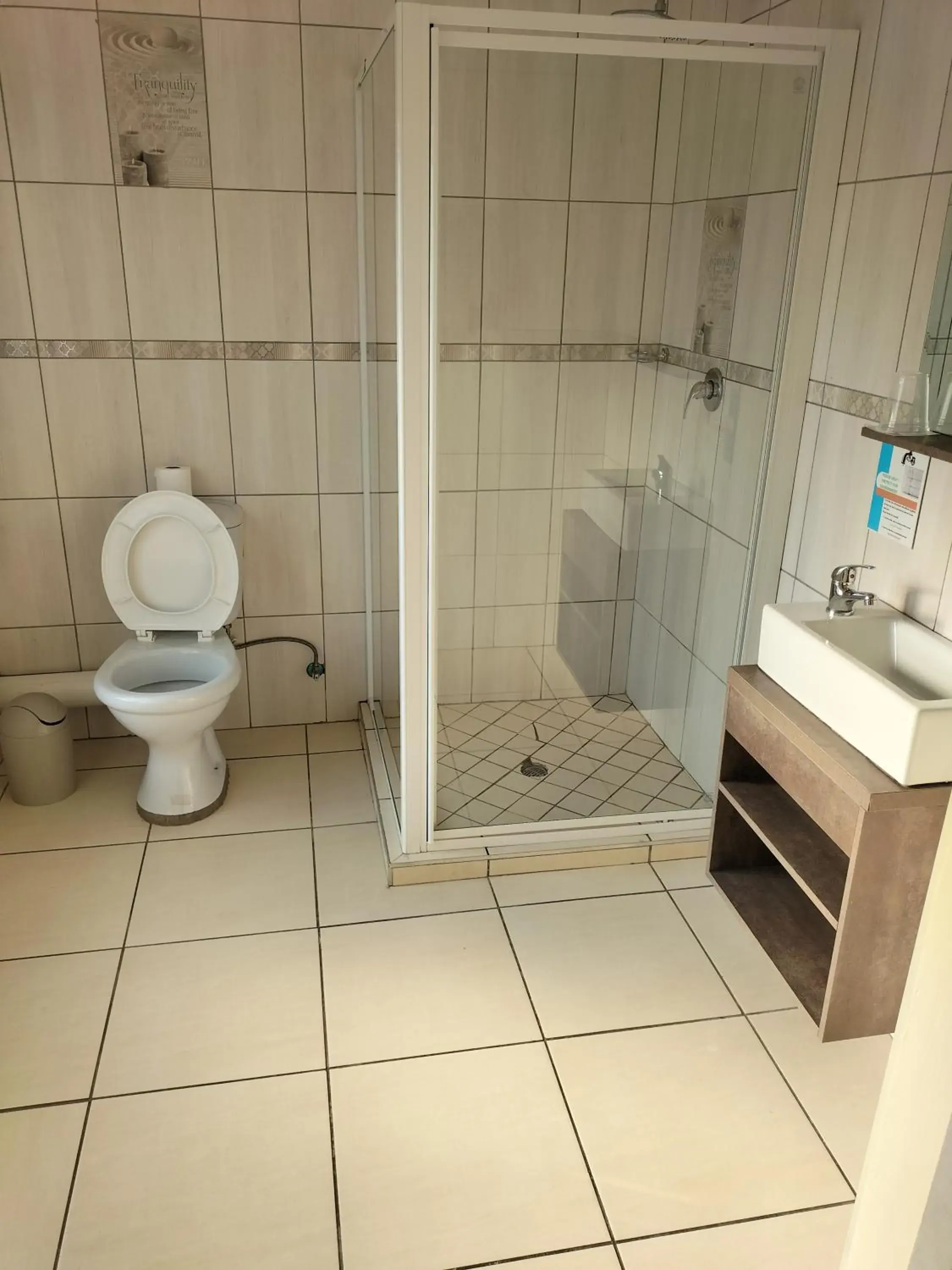 Queen Room in Ecotel Southgate Queen Room in Ecotel Southgate