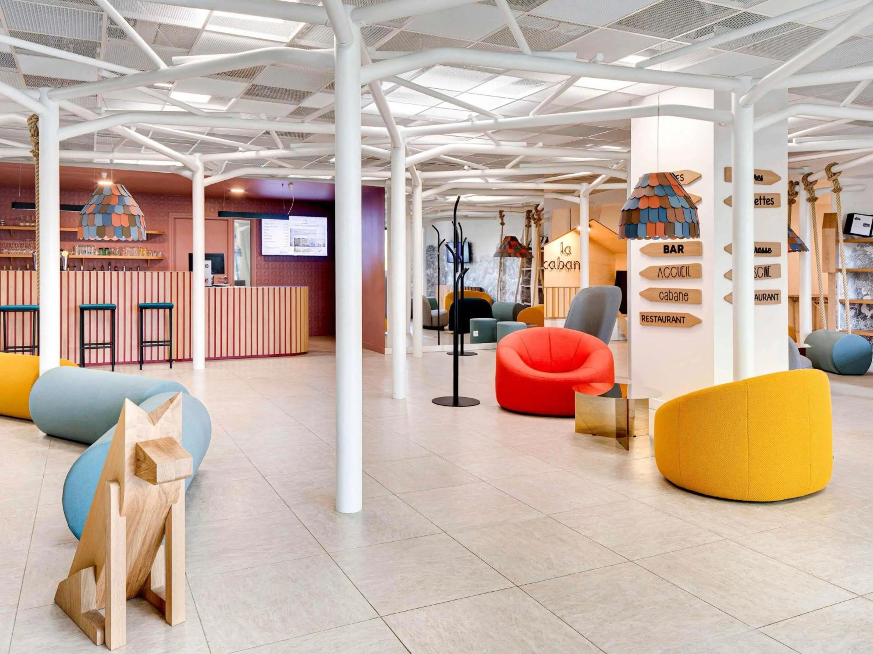 Lounge or bar in Hôtel ibis Styles Montargis Arboria