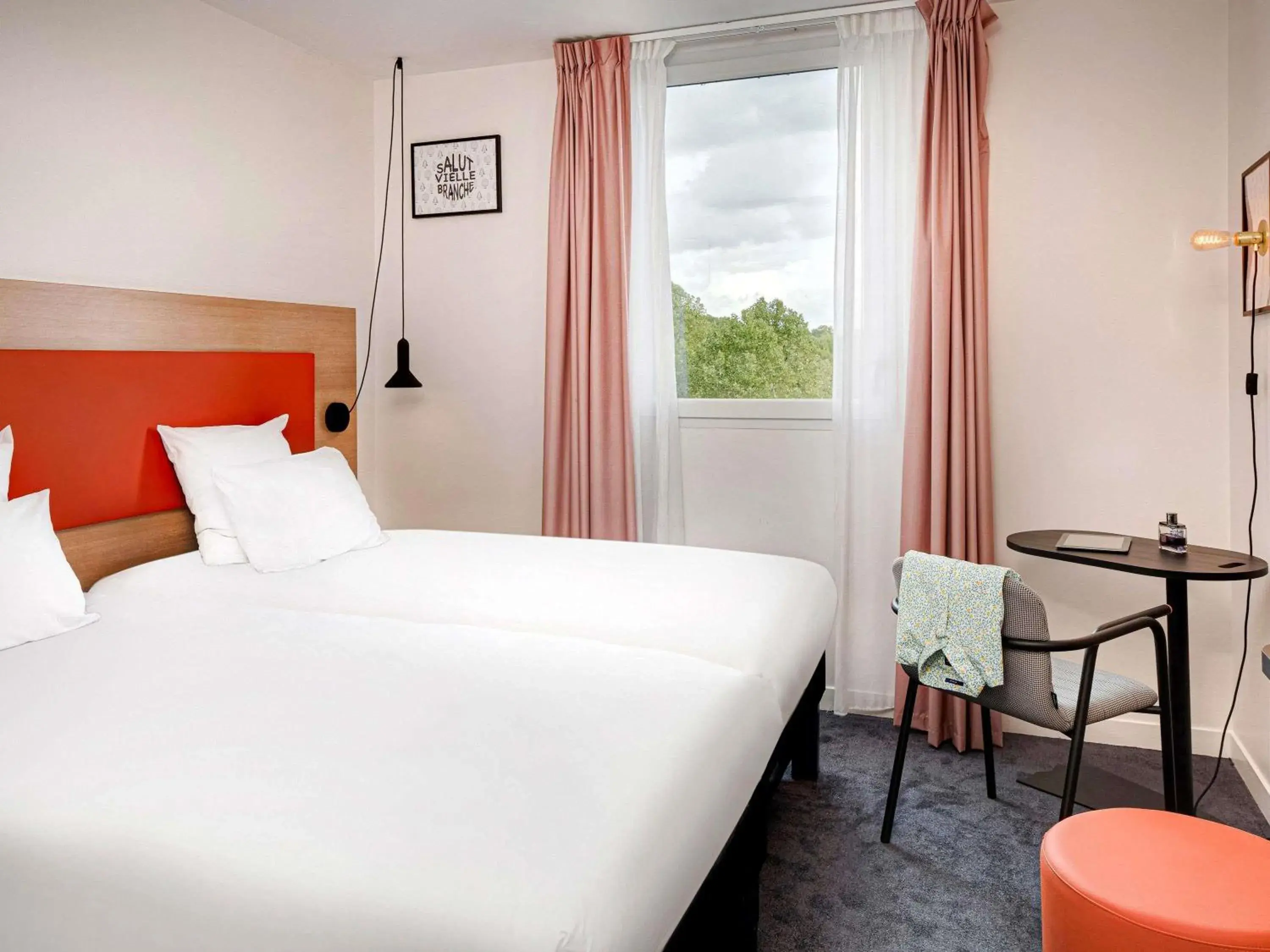 Bedroom, Bed in Hôtel ibis Styles Montargis Arboria Bedroom, Bed in Hôtel ibis Styles Montargis Arboria