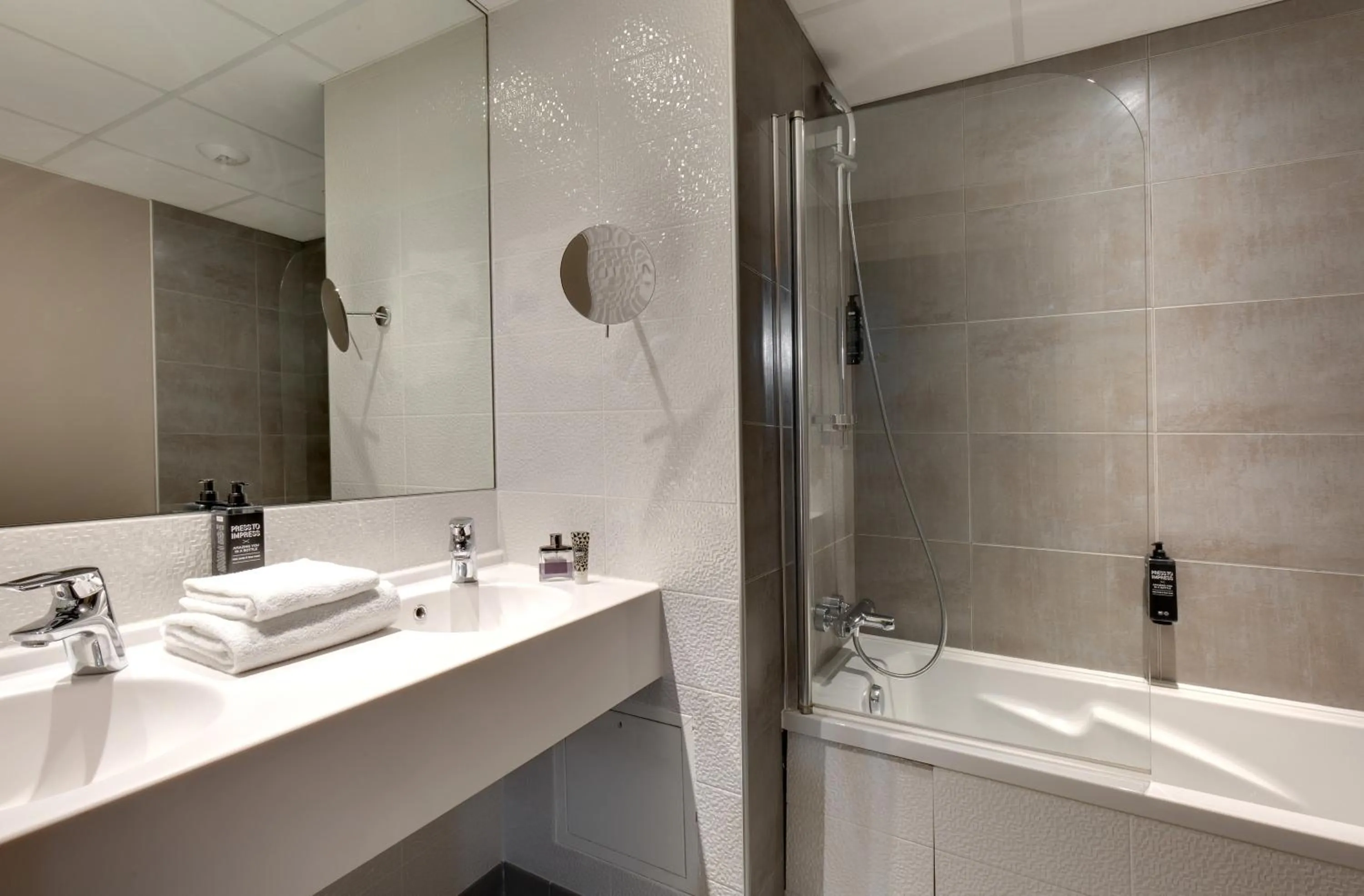 Bathroom in Hôtel ibis Styles Montargis Arboria