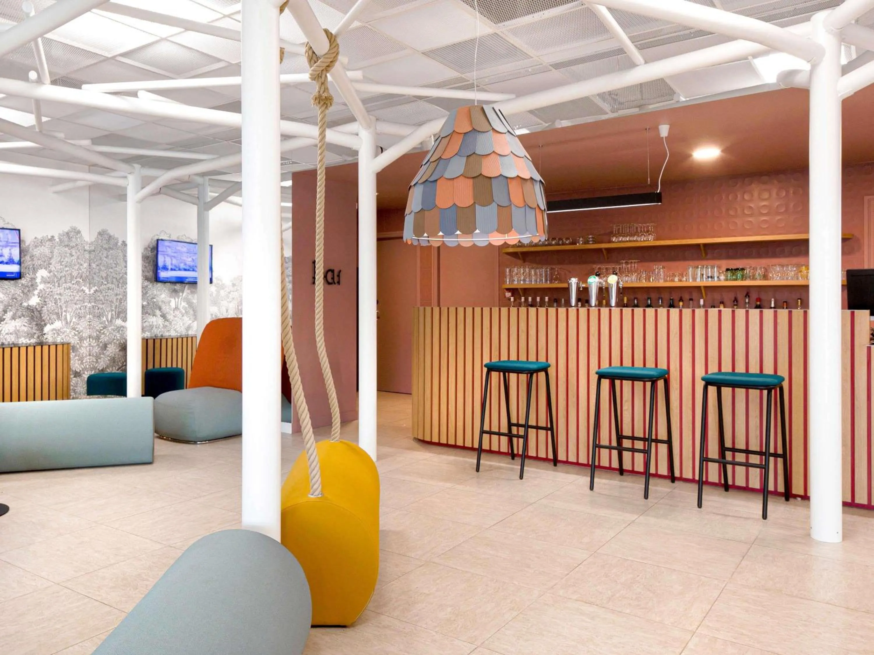 Lounge or bar in Hôtel ibis Styles Montargis Arboria