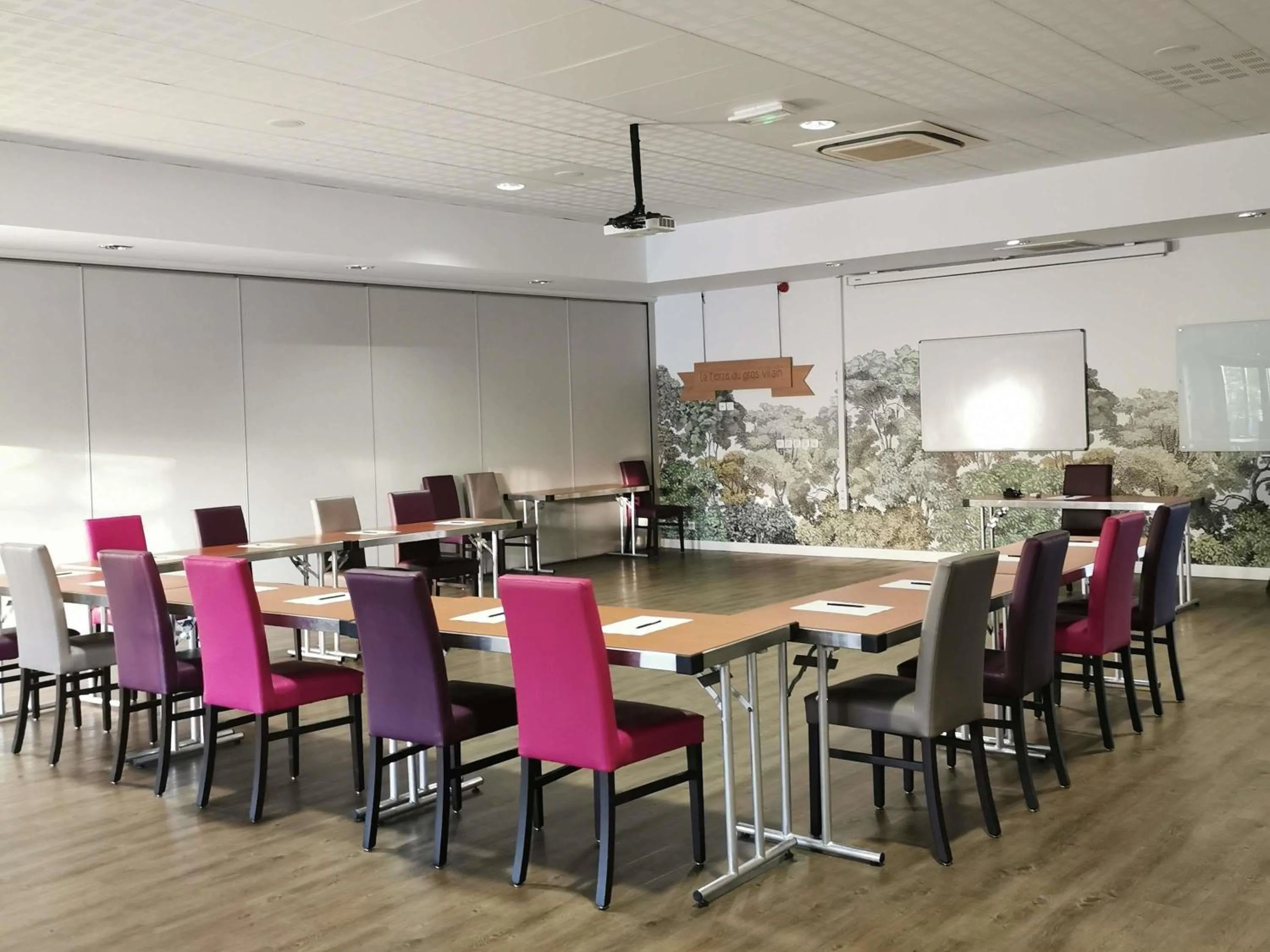Meeting/conference room in Hôtel ibis Styles Montargis Arboria
