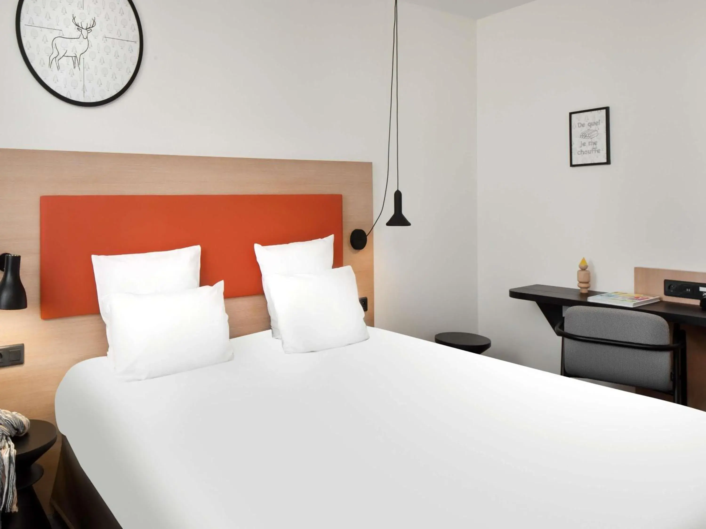 Bedroom, Bed in Hôtel ibis Styles Montargis Arboria Bedroom, Bed in Hôtel ibis Styles Montargis Arboria