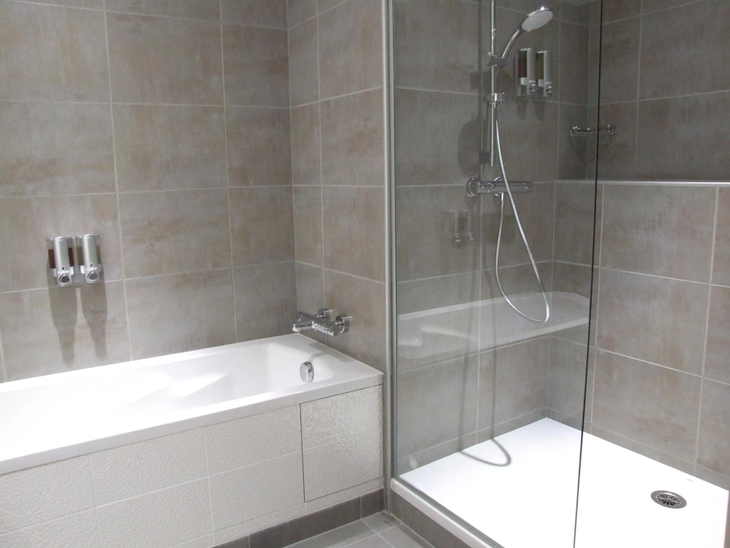 Bathroom in Hôtel ibis Styles Montargis Arboria