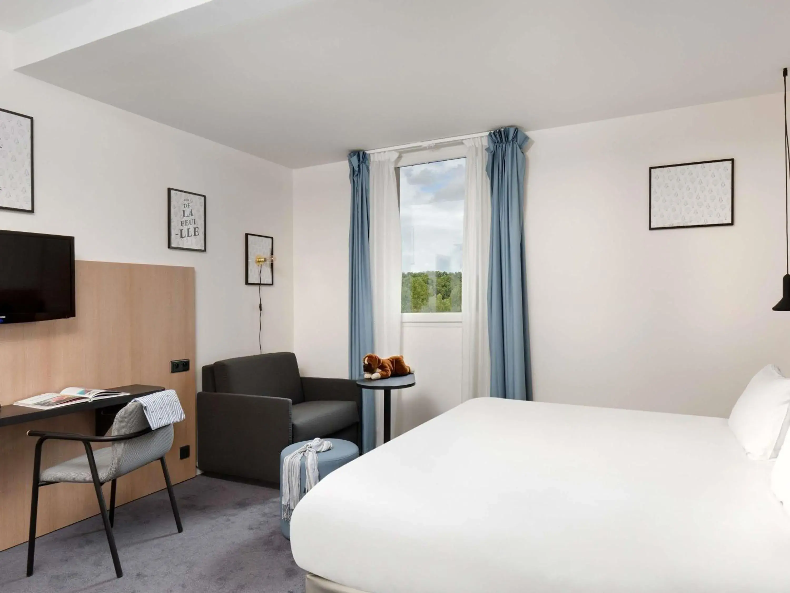 Bedroom, Bed in Hôtel ibis Styles Montargis Arboria Bedroom, Bed in Hôtel ibis Styles Montargis Arboria