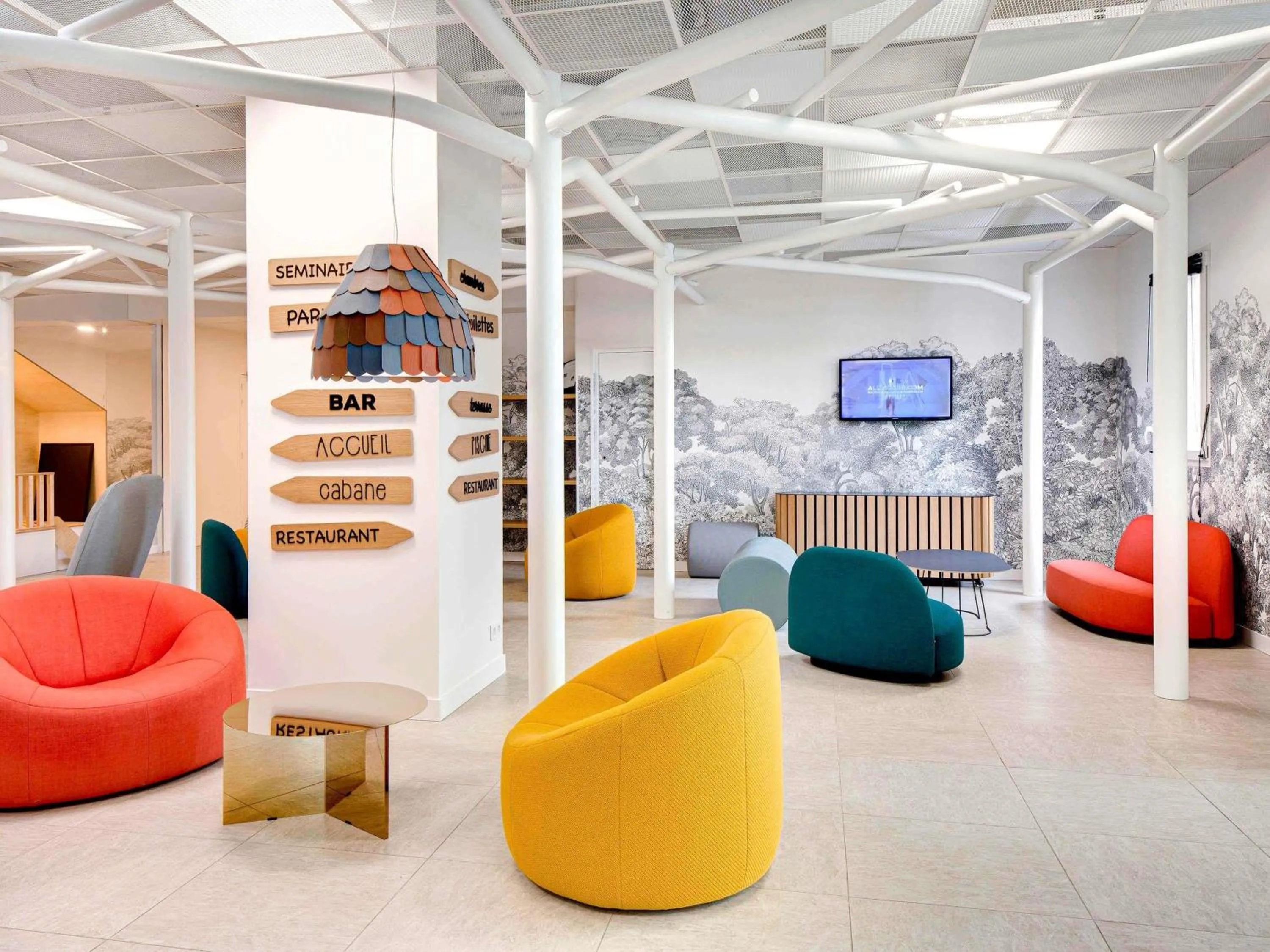 Property building in Hôtel ibis Styles Montargis Arboria