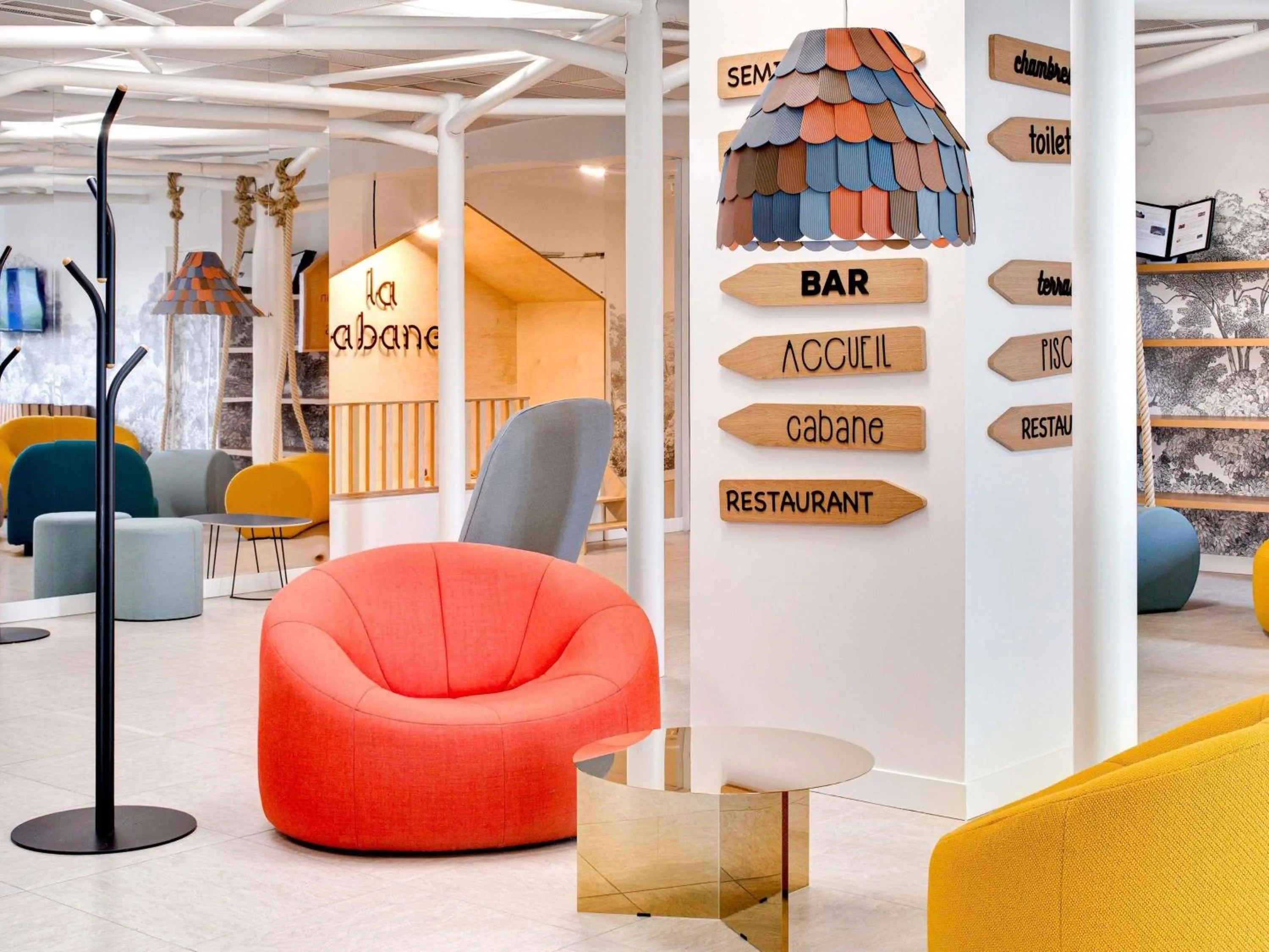 Property building in Hôtel ibis Styles Montargis Arboria