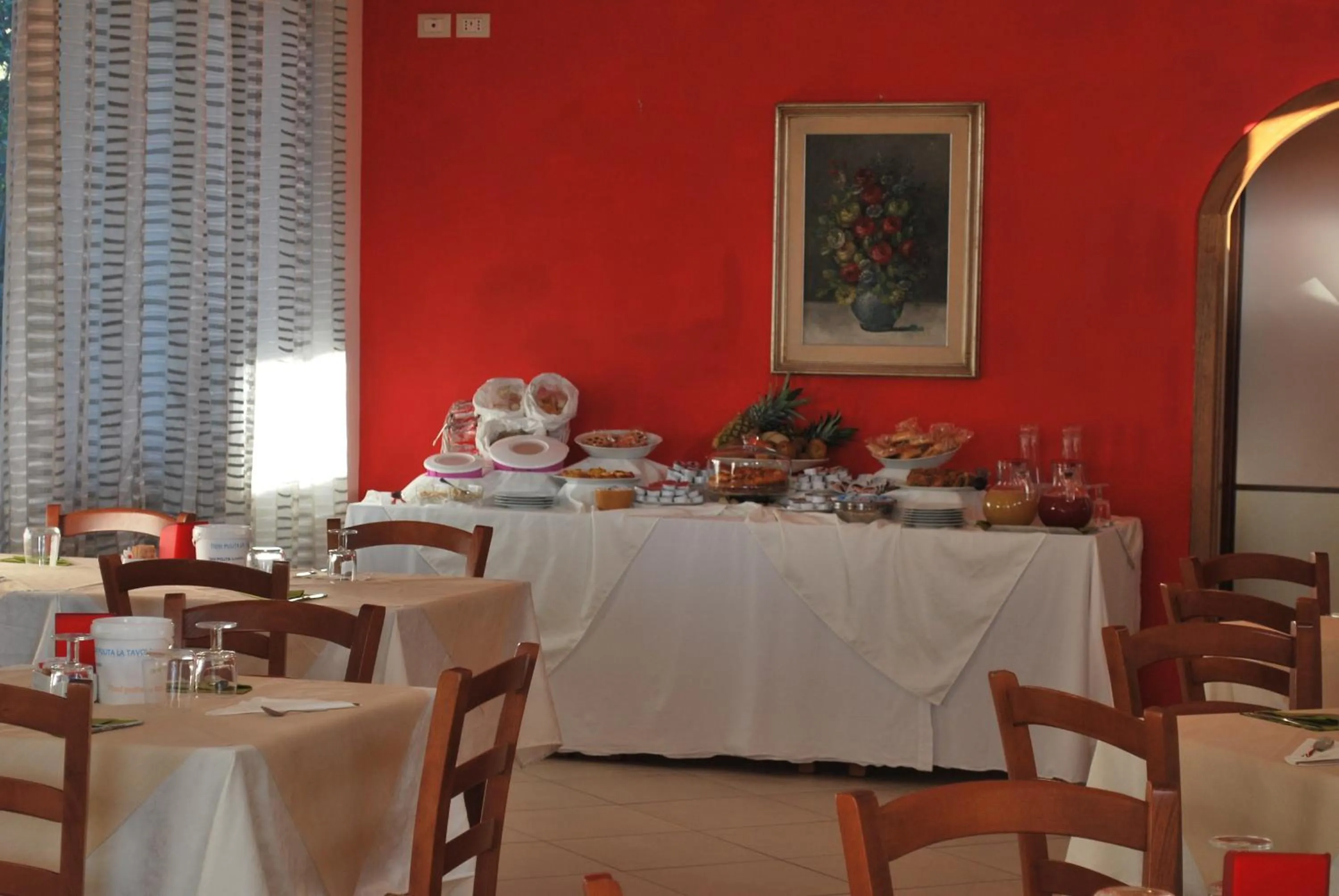 Restaurant/places to eat in Albergo Smeraldo