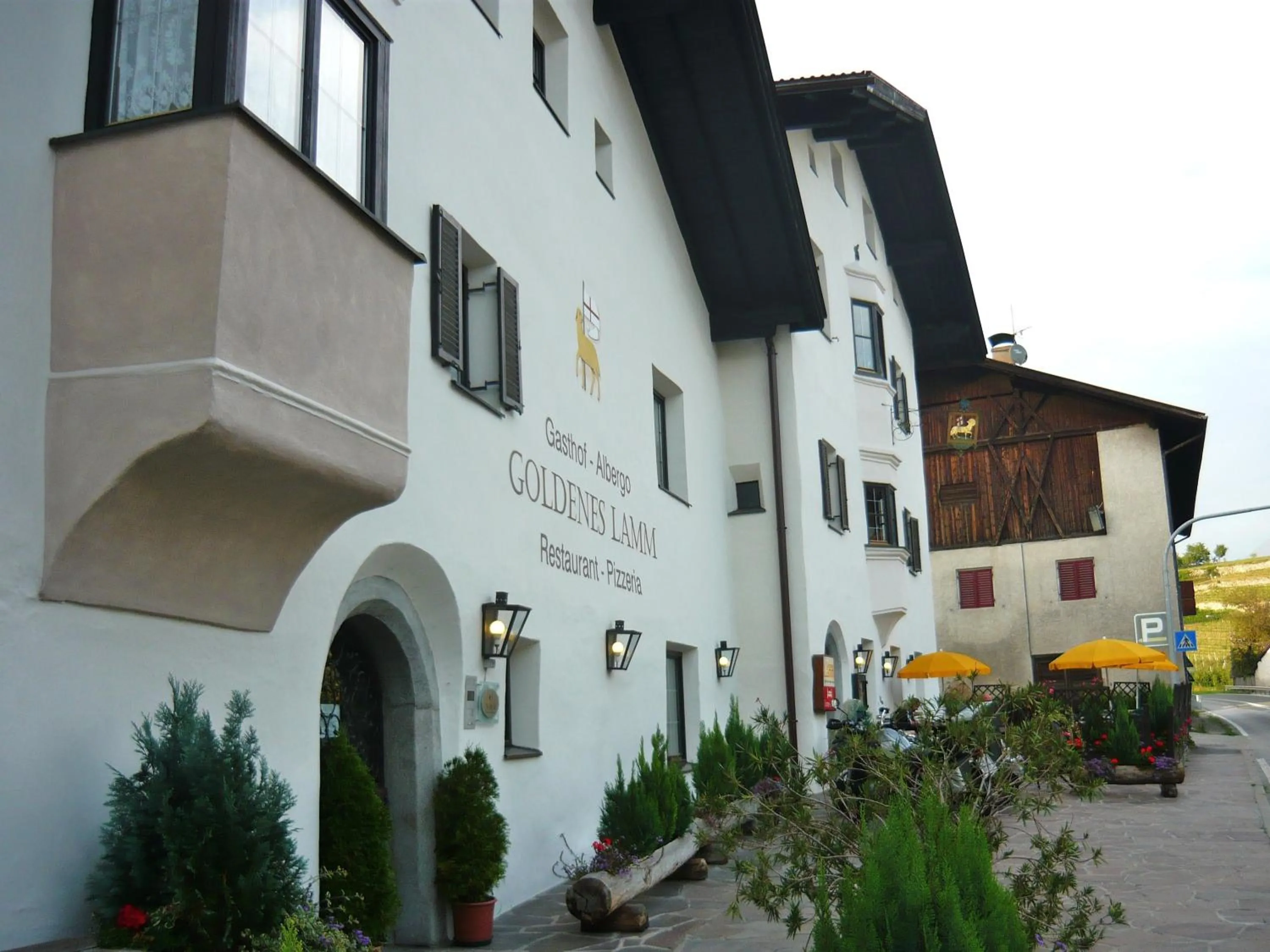 Facade/entrance in Gasthof Goldenes Lamm