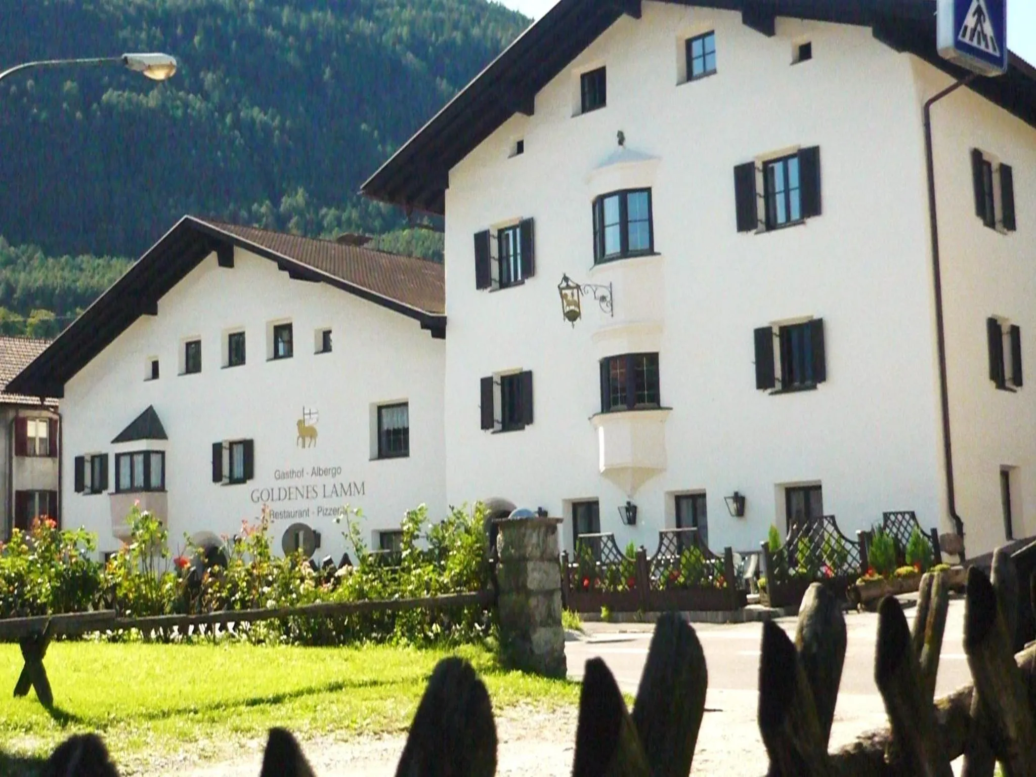 Facade/entrance in Gasthof Goldenes Lamm