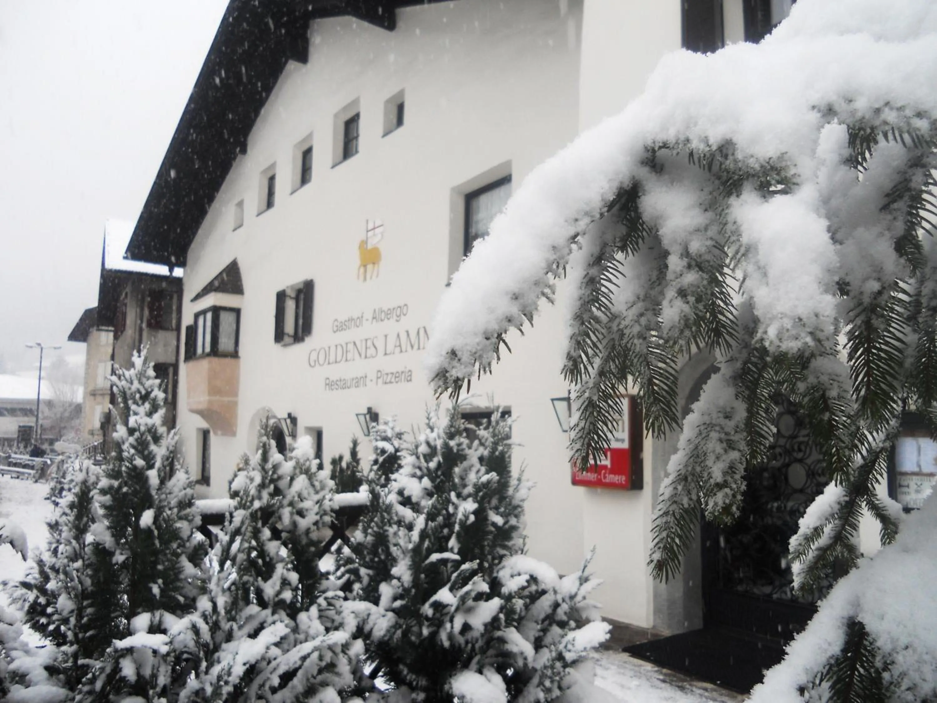 Facade/entrance in Gasthof Goldenes Lamm
