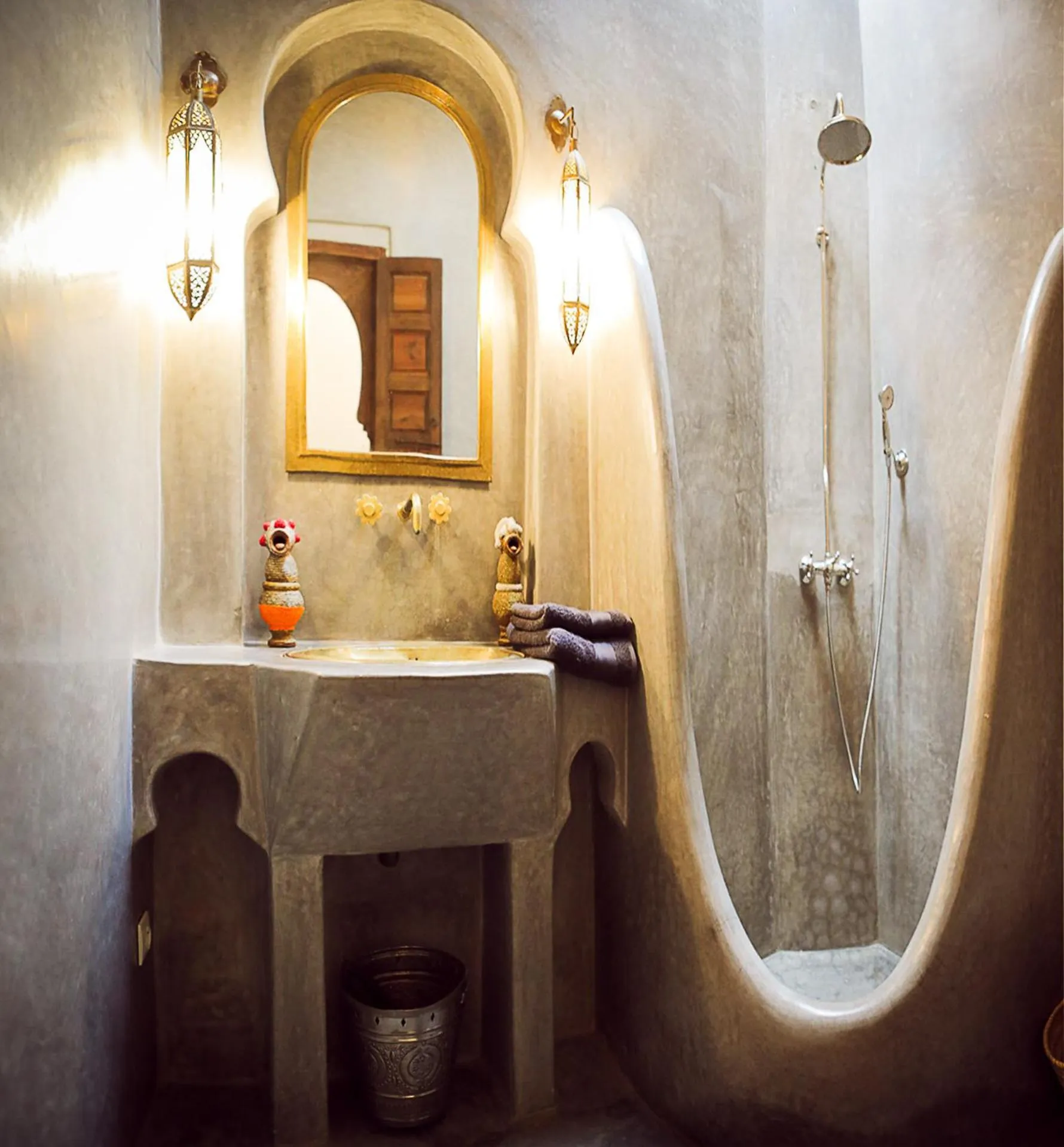 Shower in Riad Wabisabi