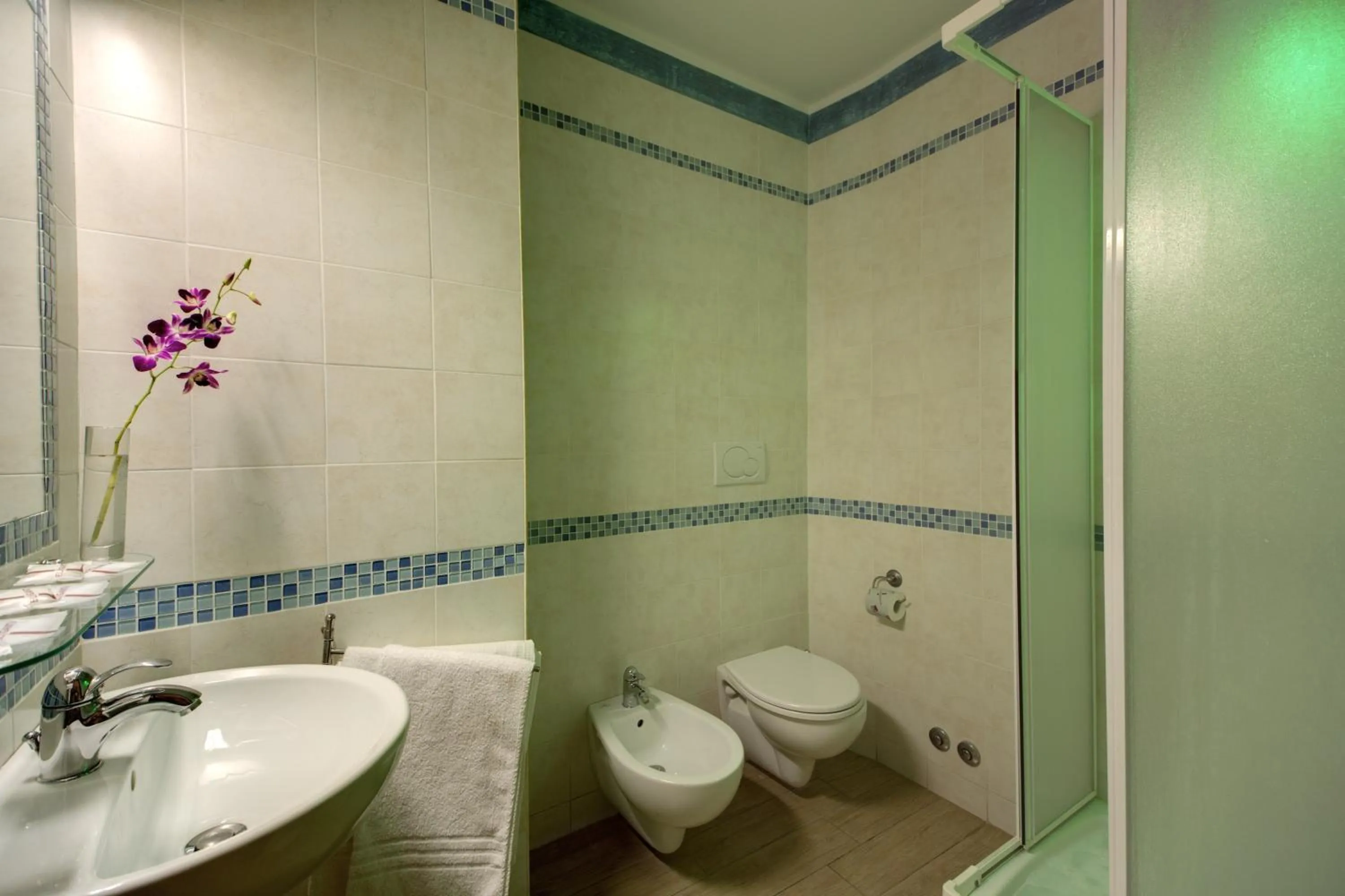 Shower in Buonarroti Suite