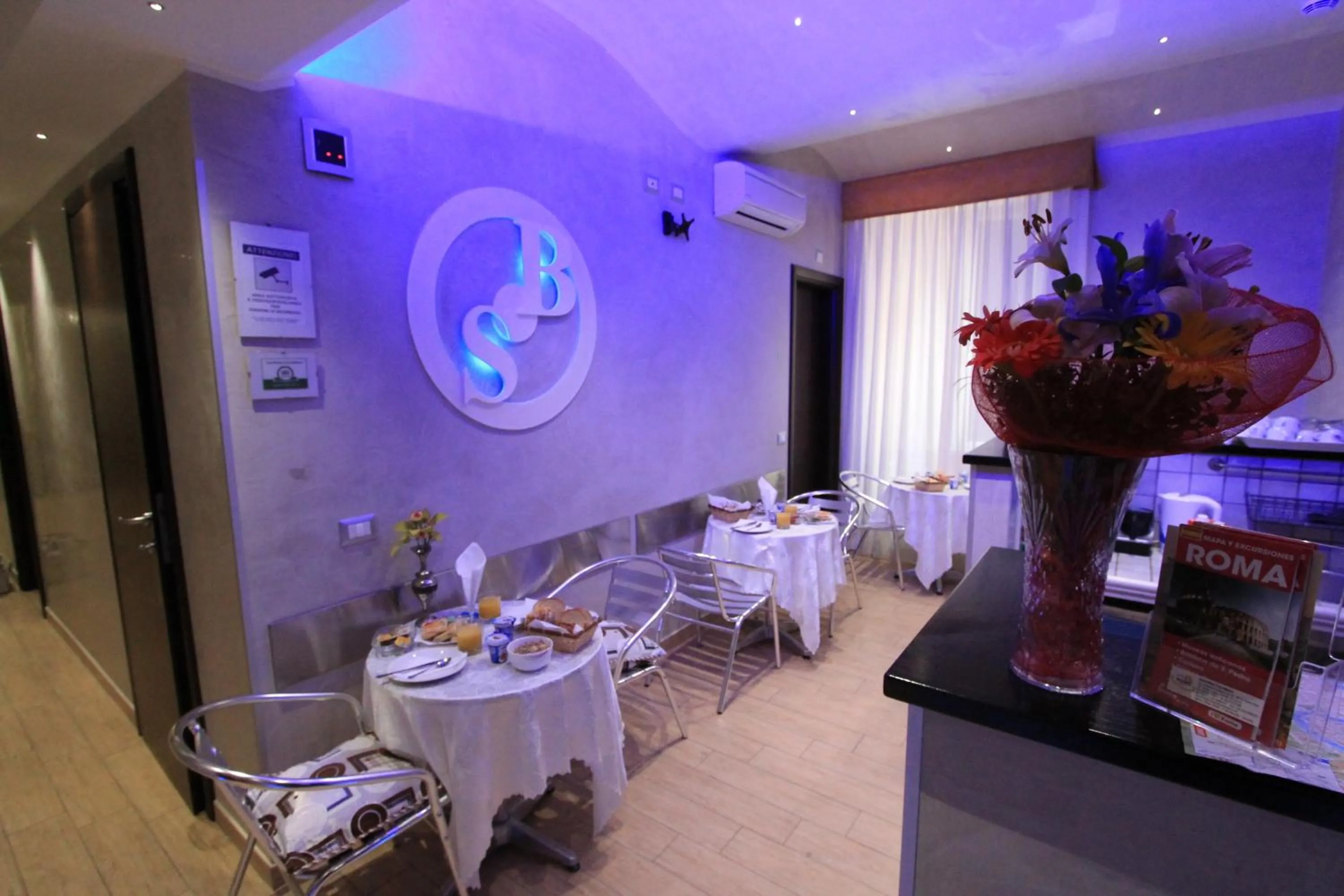 Restaurant/places to eat in Buonarroti Suite