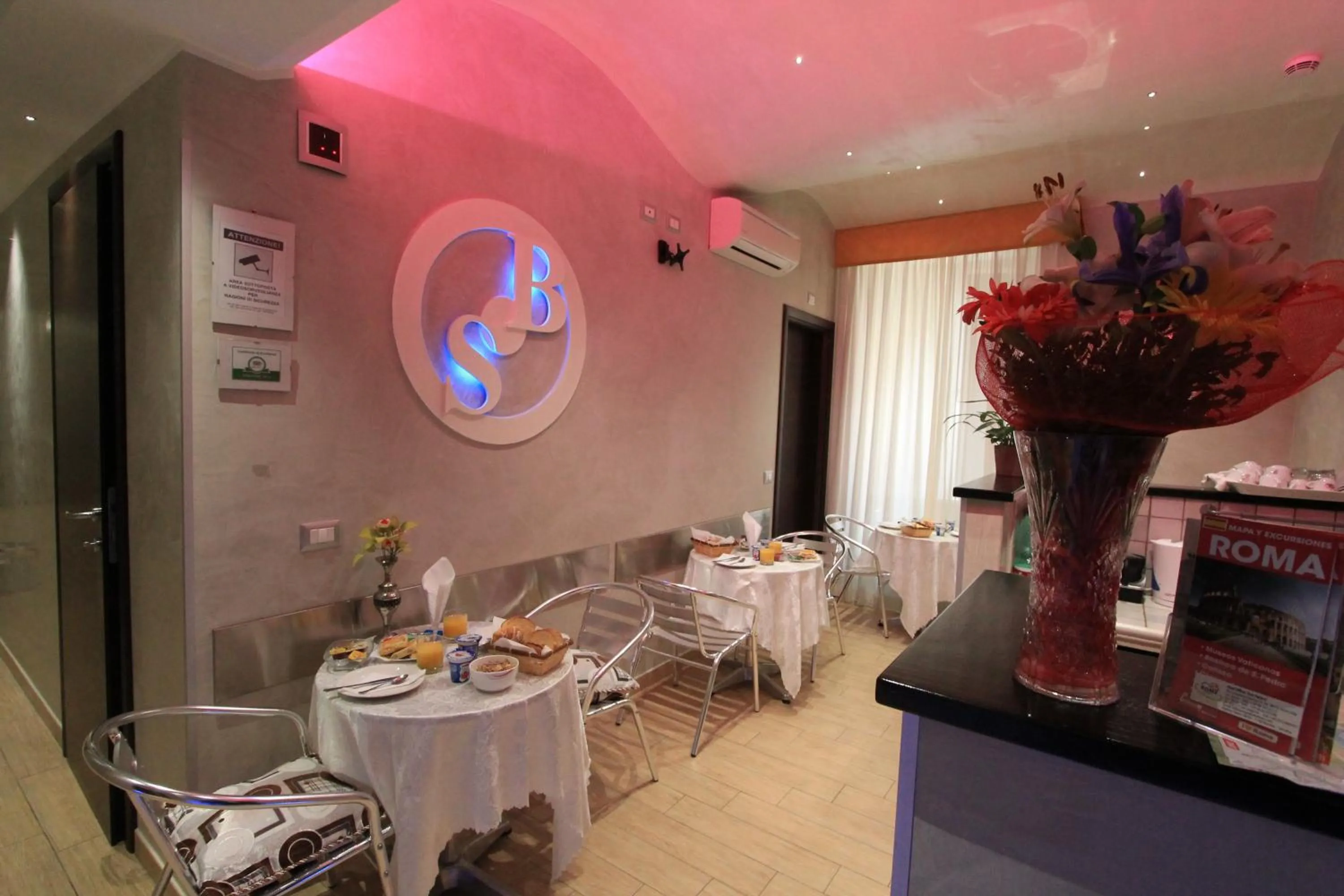 Restaurant/places to eat in Buonarroti Suite