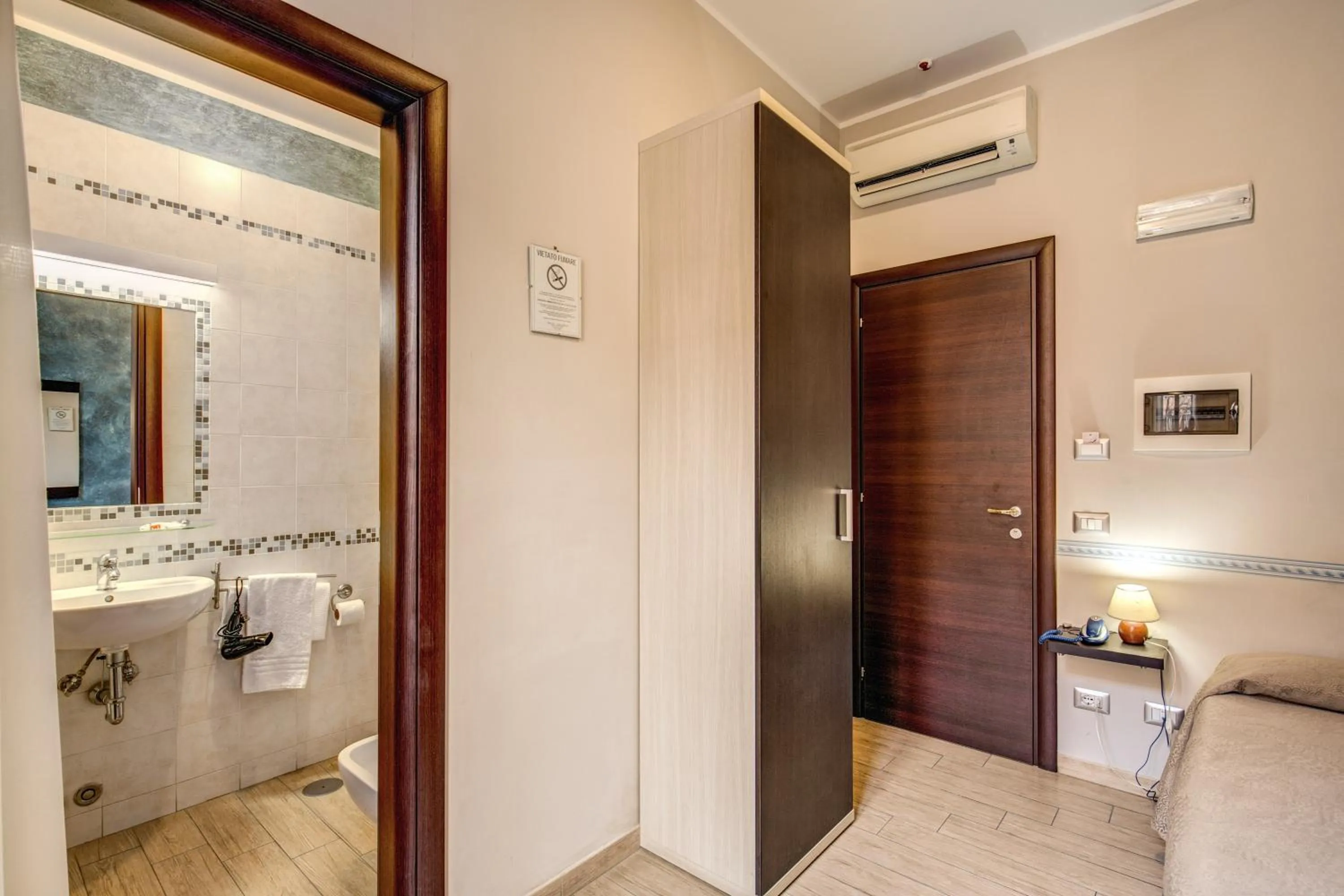 Shower in Buonarroti Suite