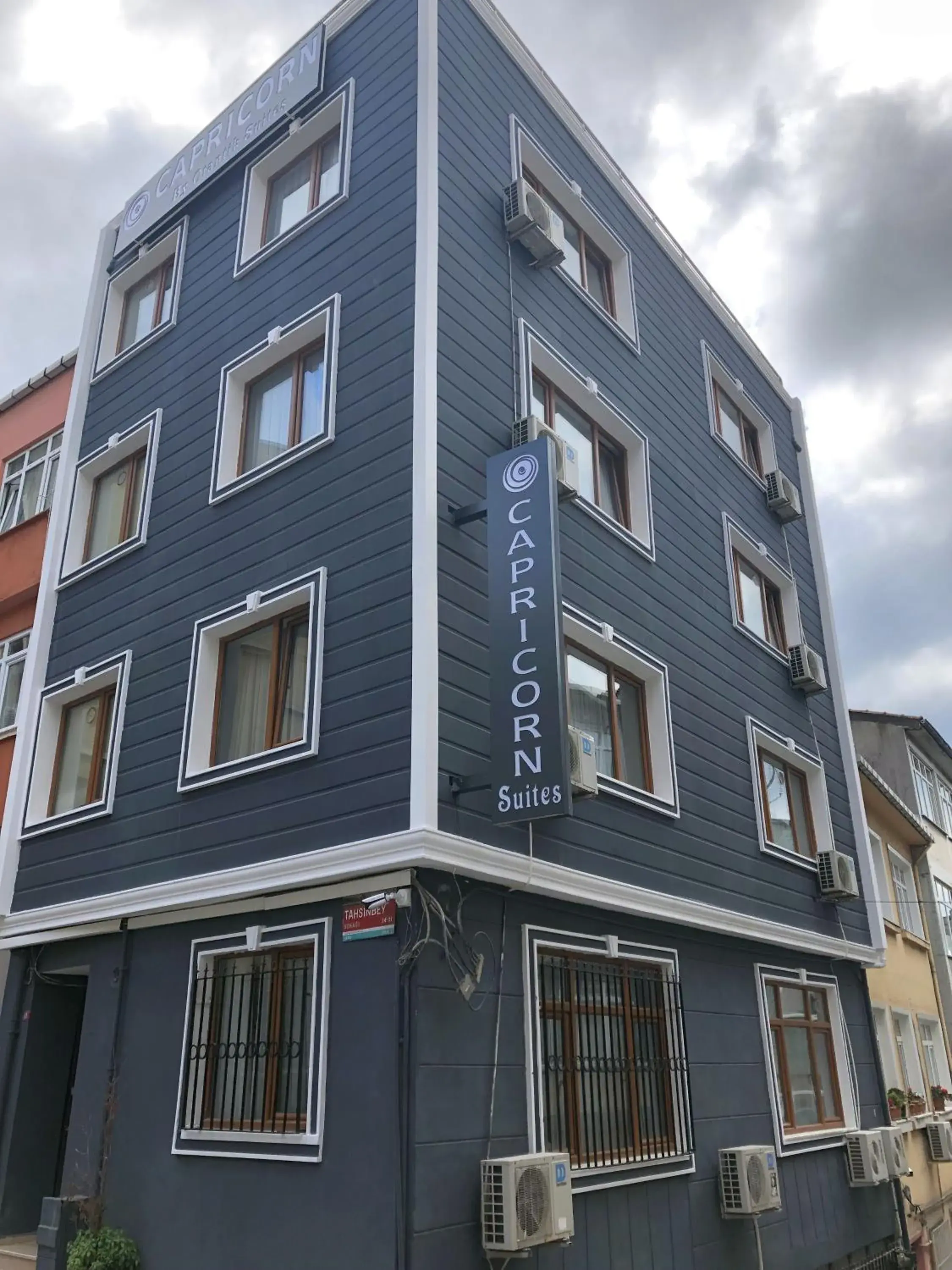 Property building in Capricorn by Otantik Suites Property building in Capricorn by Otantik Suites