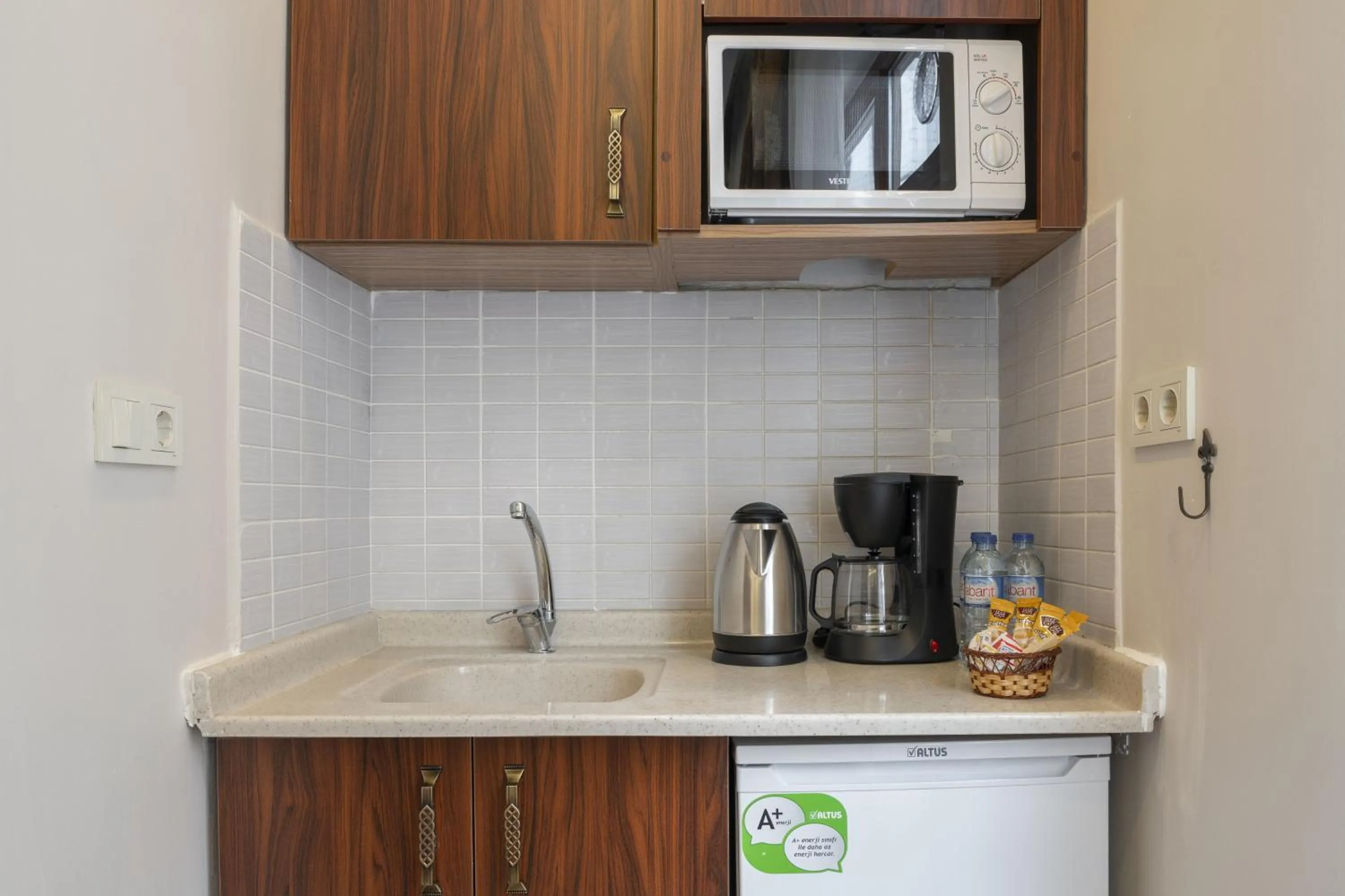 Kitchen or kitchenette in Capricorn by Otantik Suites