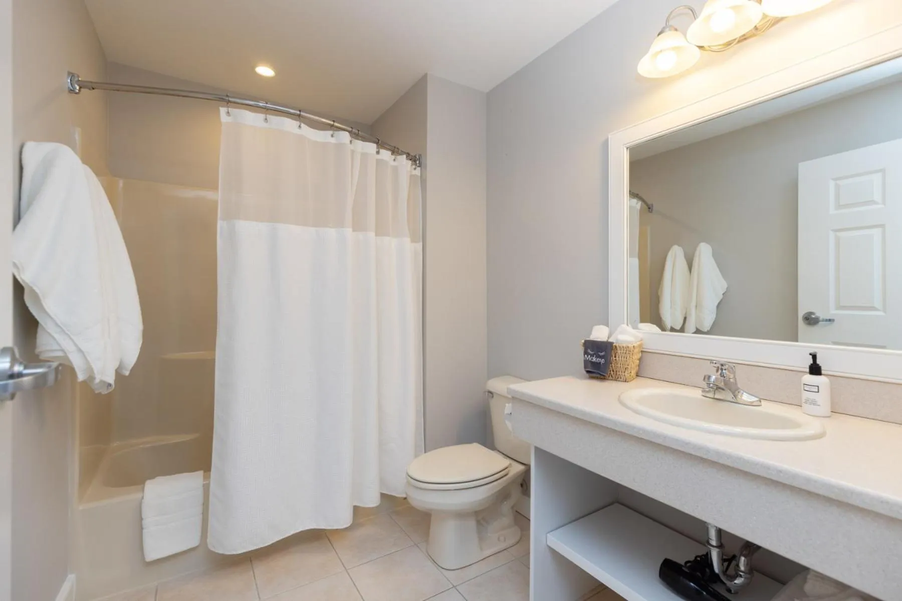 Shower in Selinsgrove Inn