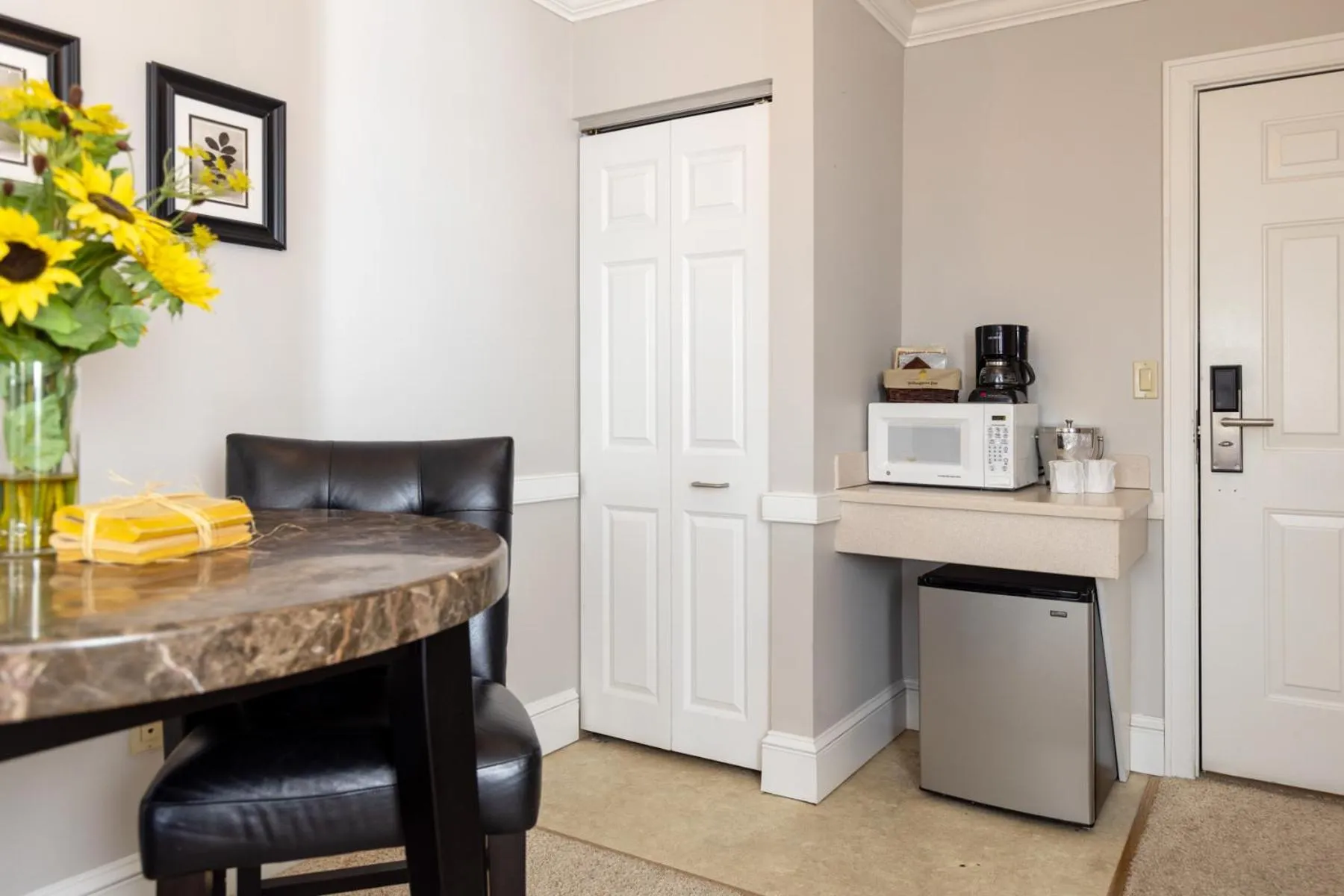 Coffee/tea facilities in Selinsgrove Inn