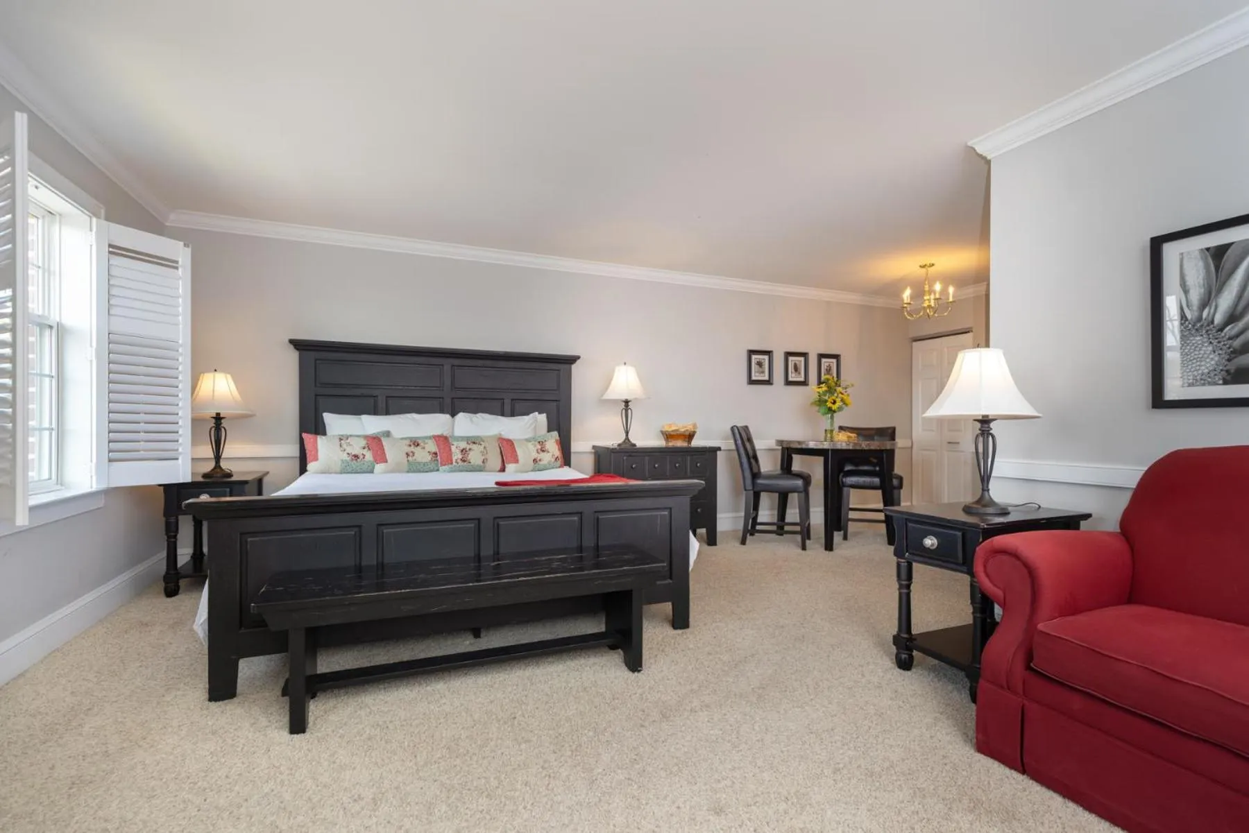 Living room in Selinsgrove Inn