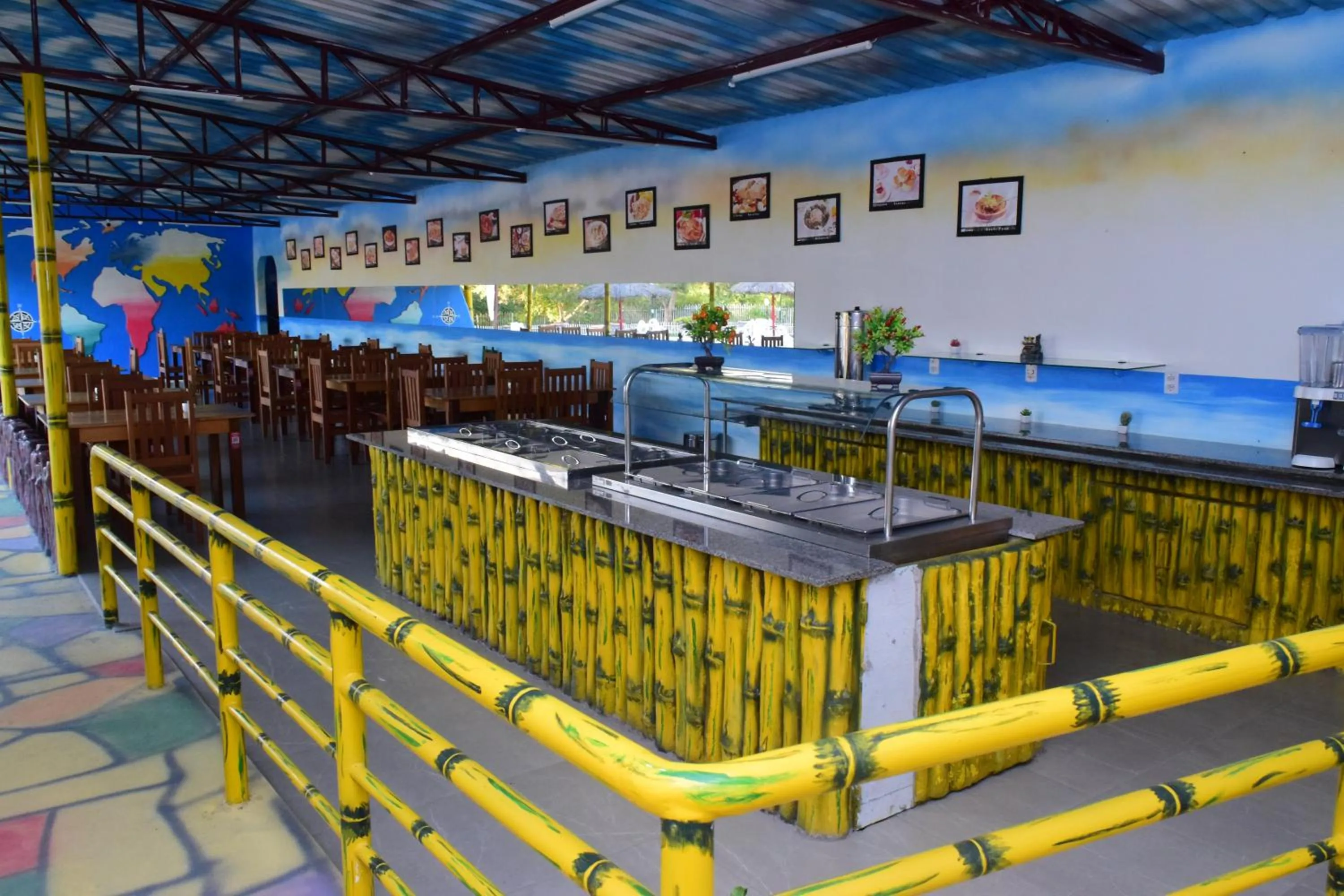 Restaurant/places to eat in Pousada Country K no Parque Aquamak