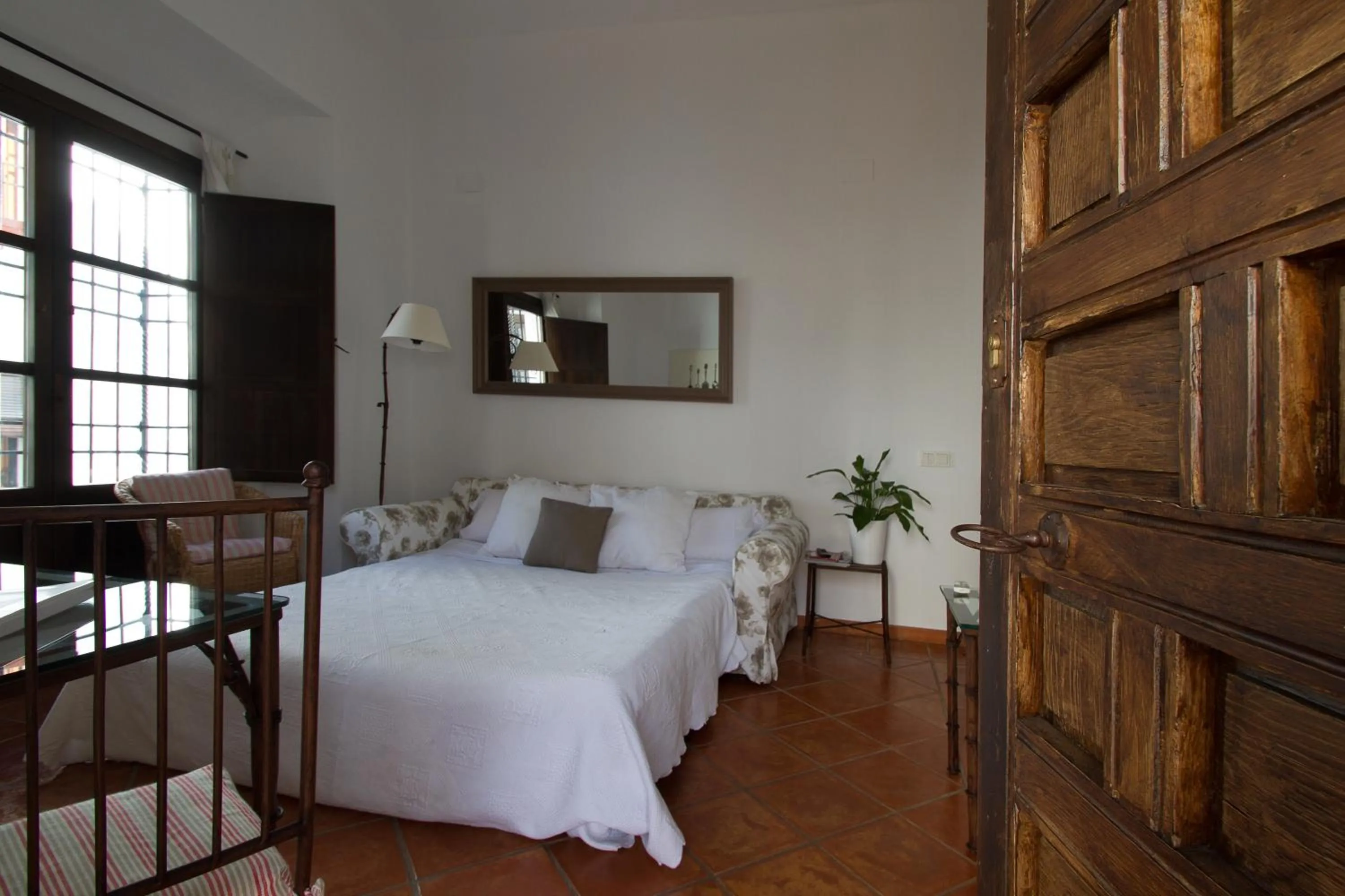 Living room, Bed in Apartamentos Los Patios de la Judería