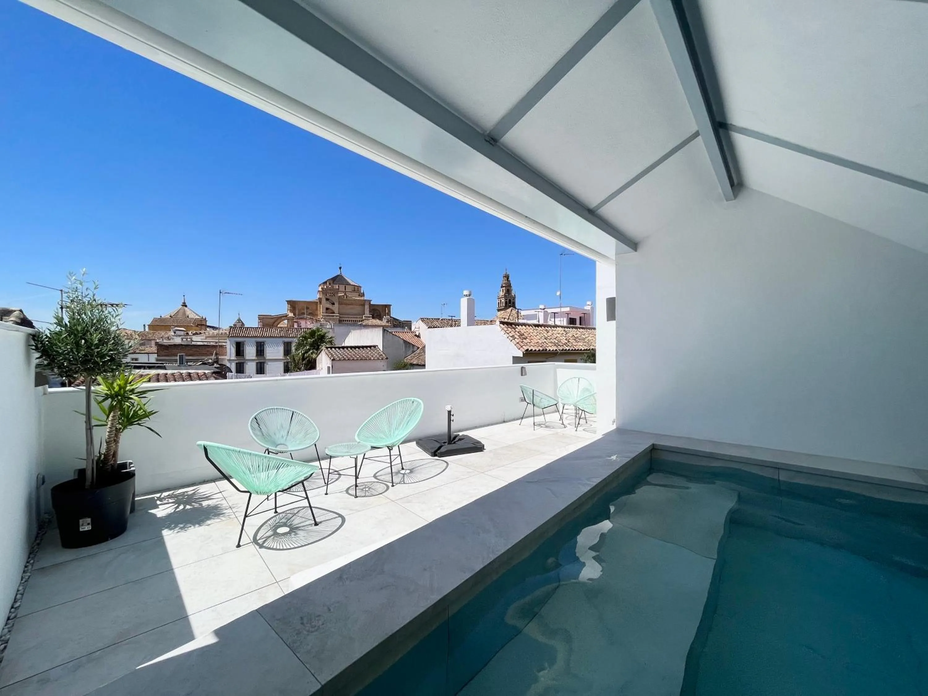 Swimming pool in Apartamentos Los Patios de la Judería