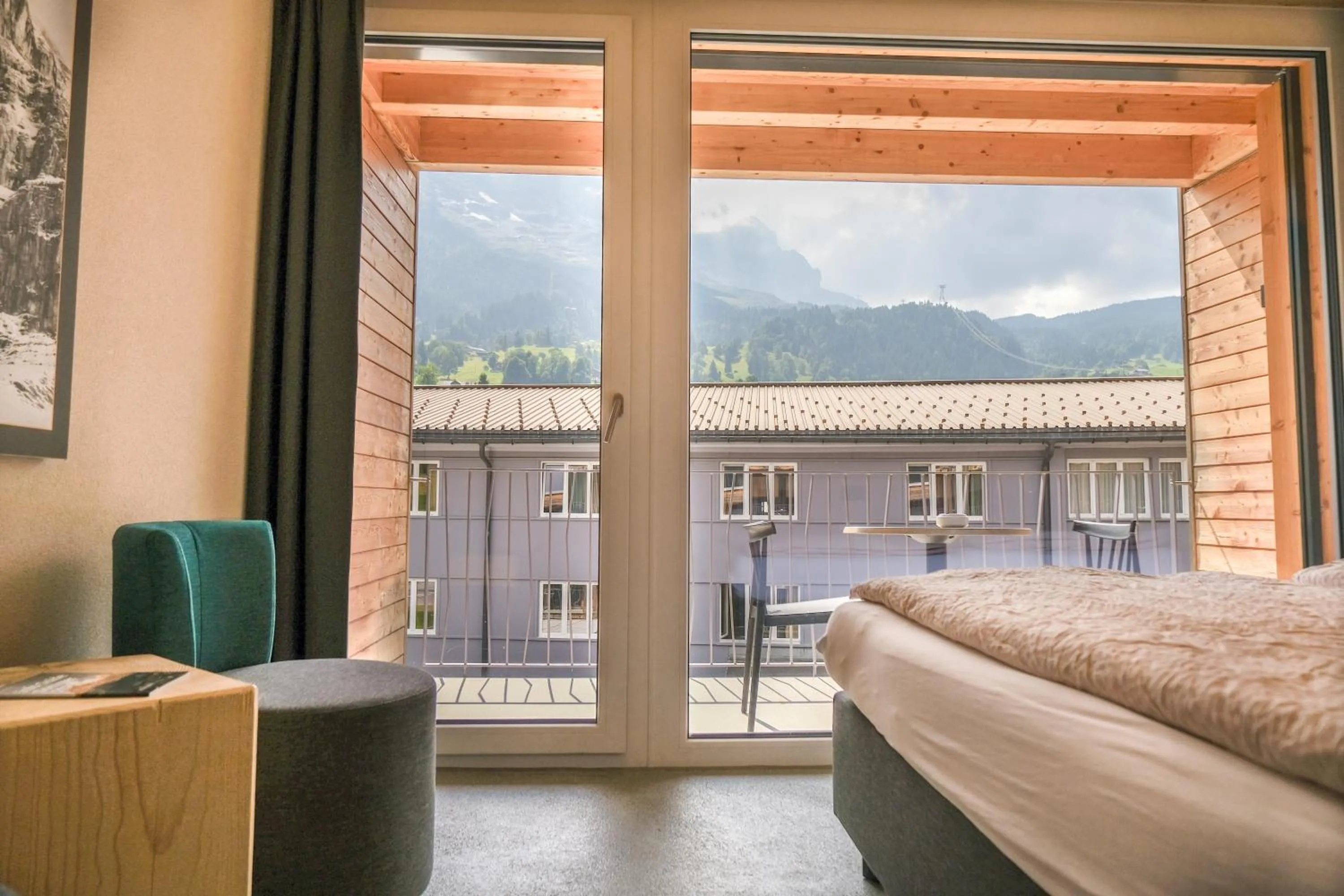 Photo of the whole room, Bed in Eiger Lodge Chic