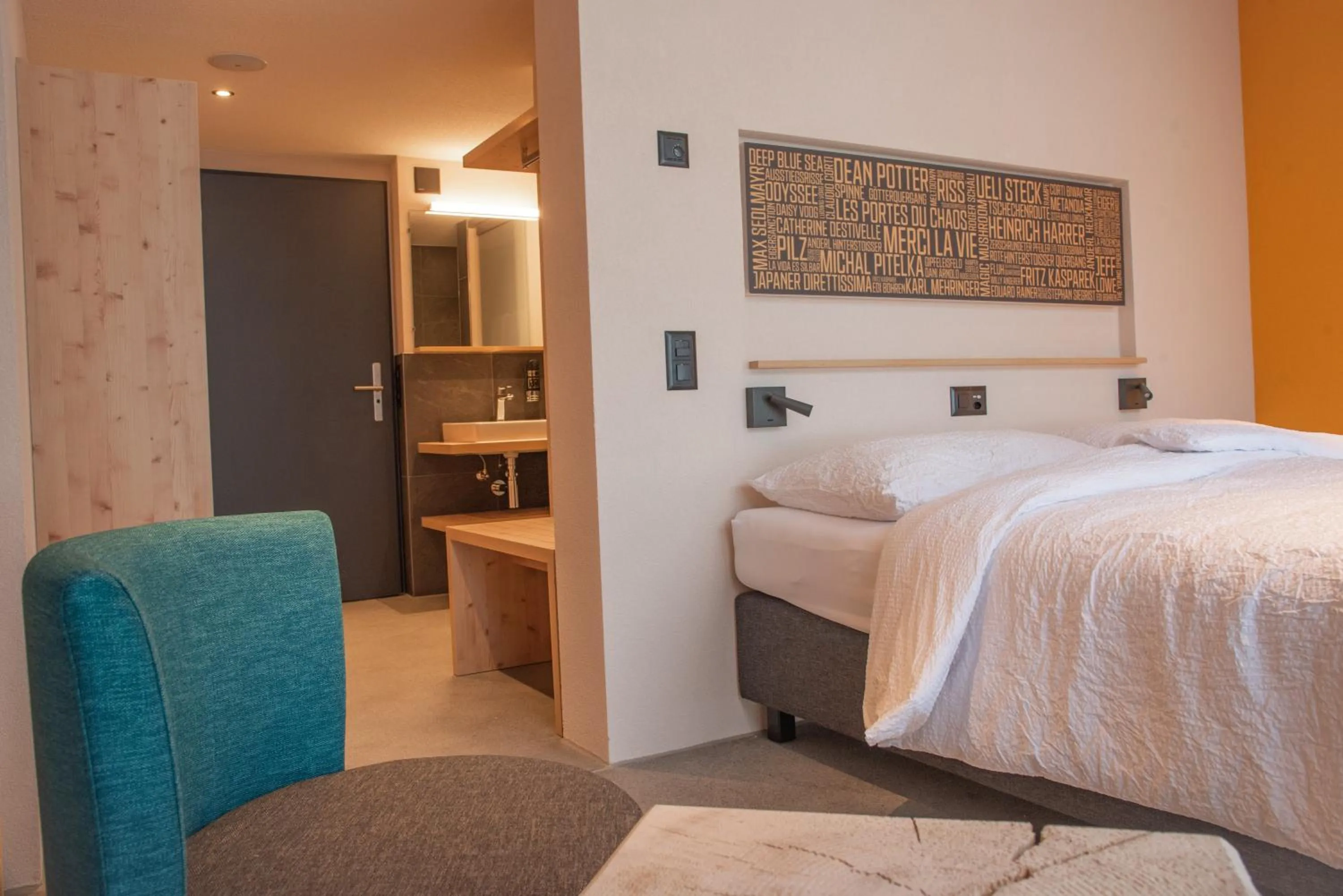 Bedroom, Bed in Eiger Lodge Chic