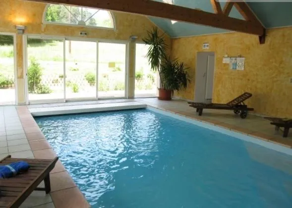 Swimming pool in Hôtel du Bout du Monde