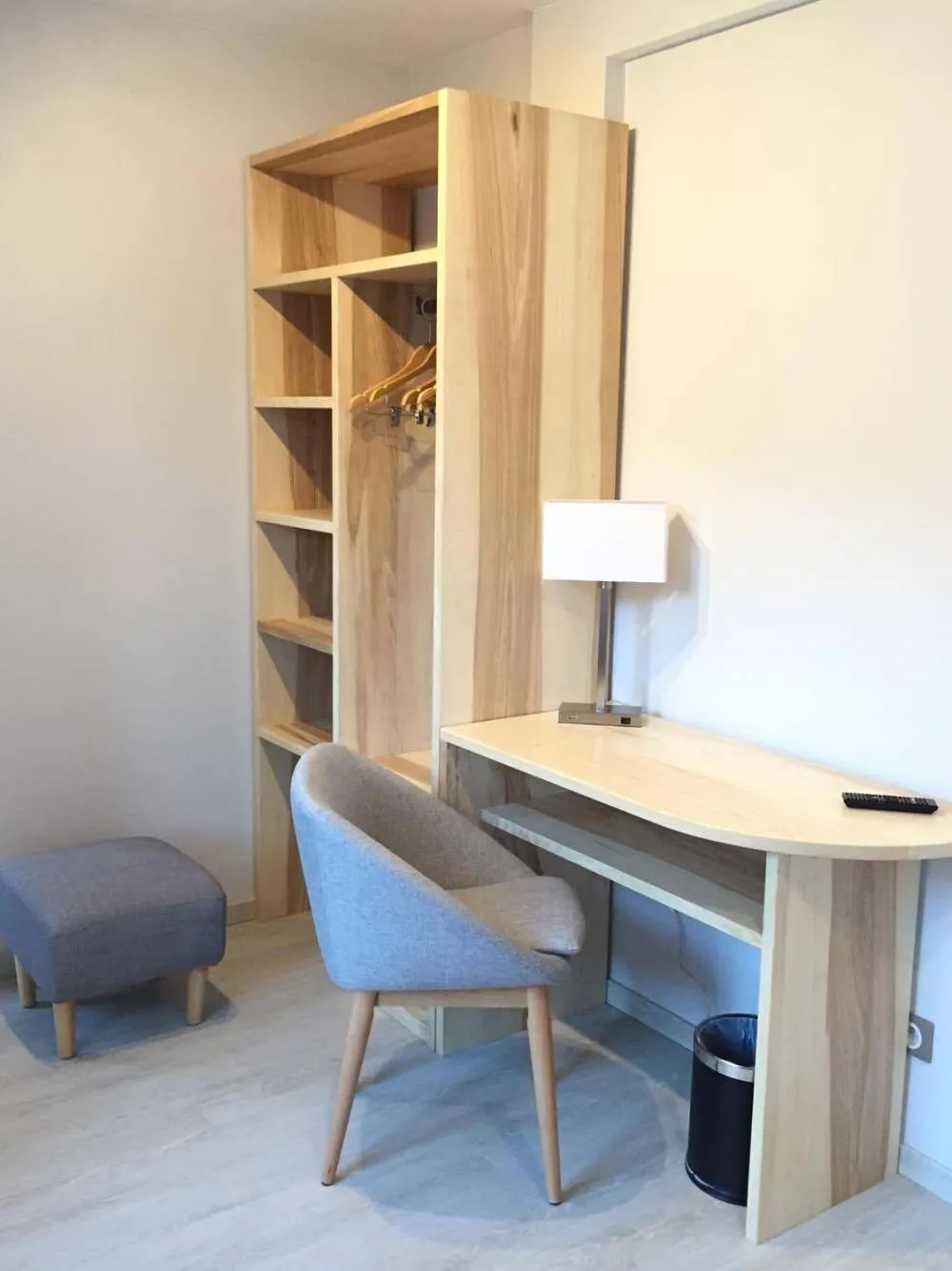 Photo of the whole room in Hôtel du Bout du Monde