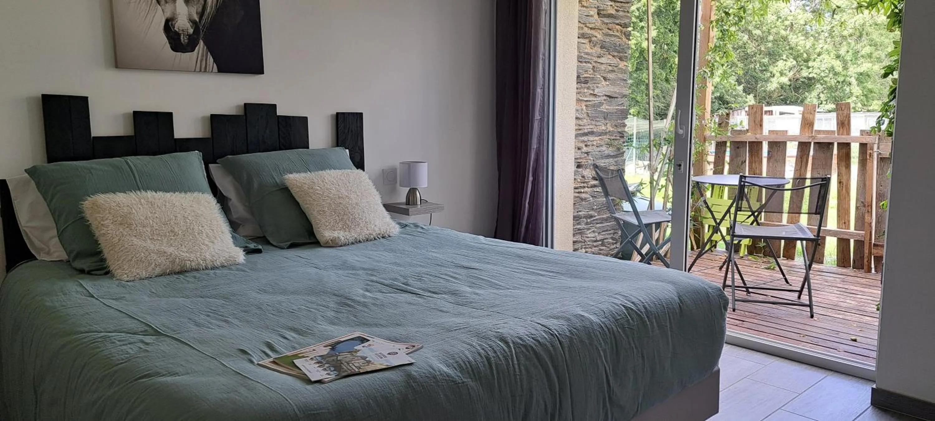 Photo of the whole room, Bed in La Bergerie du Mesnil