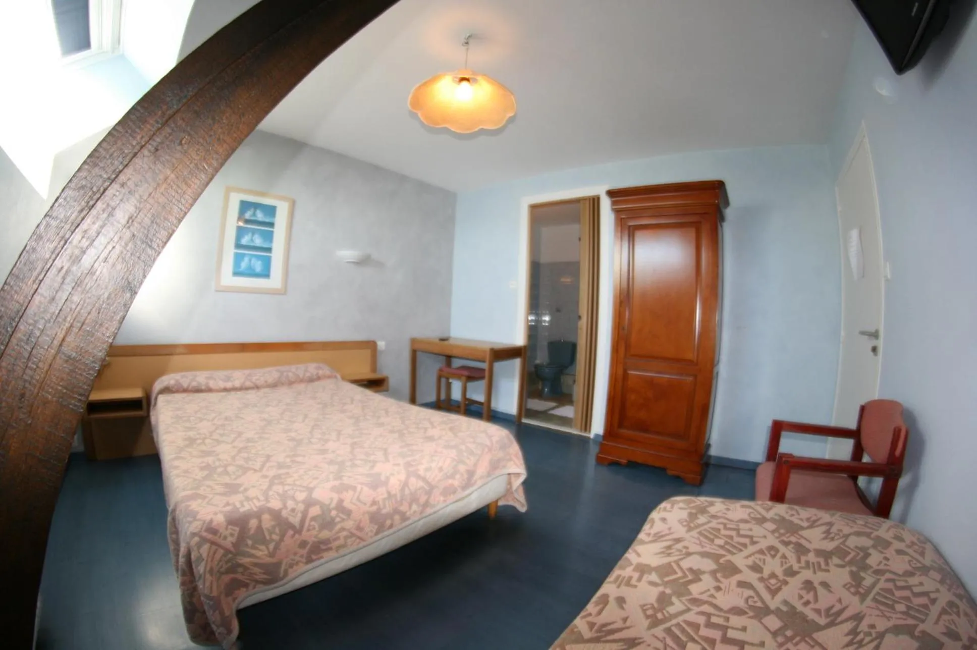 Bed in Hôtel Saint-Marc