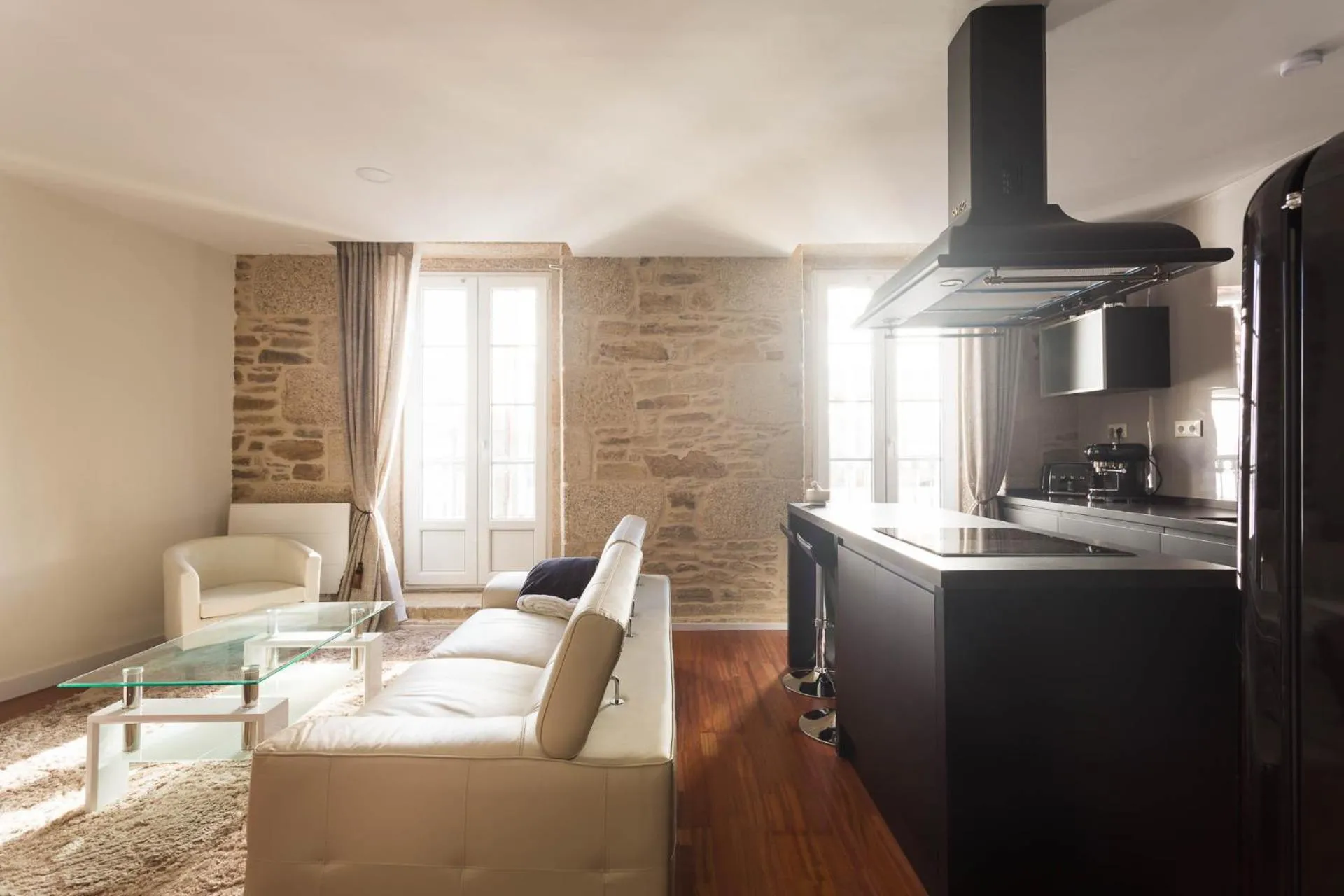 Luxury apartment-free parking