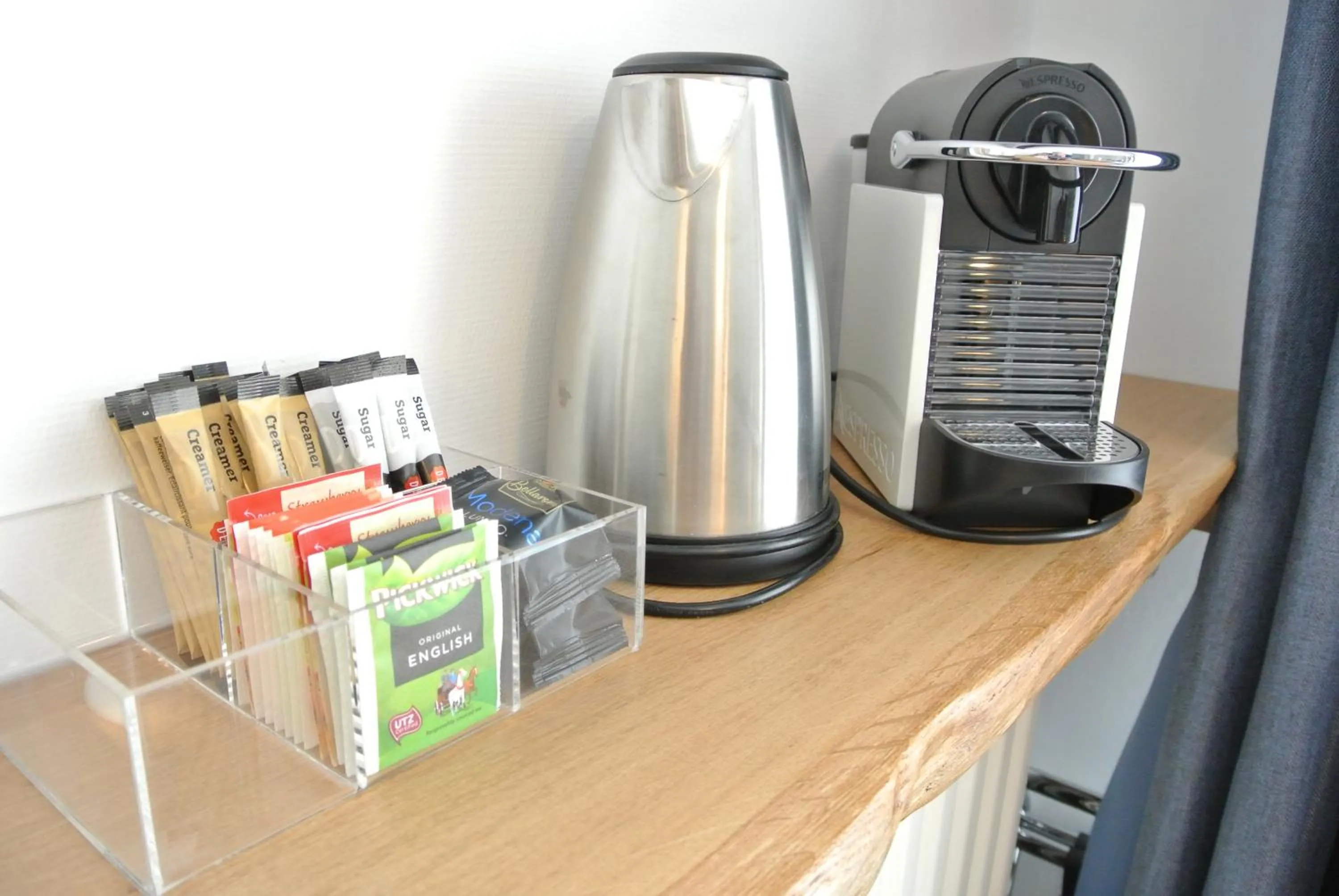 Coffee/tea facilities in Bed&Breakfast aan Strand