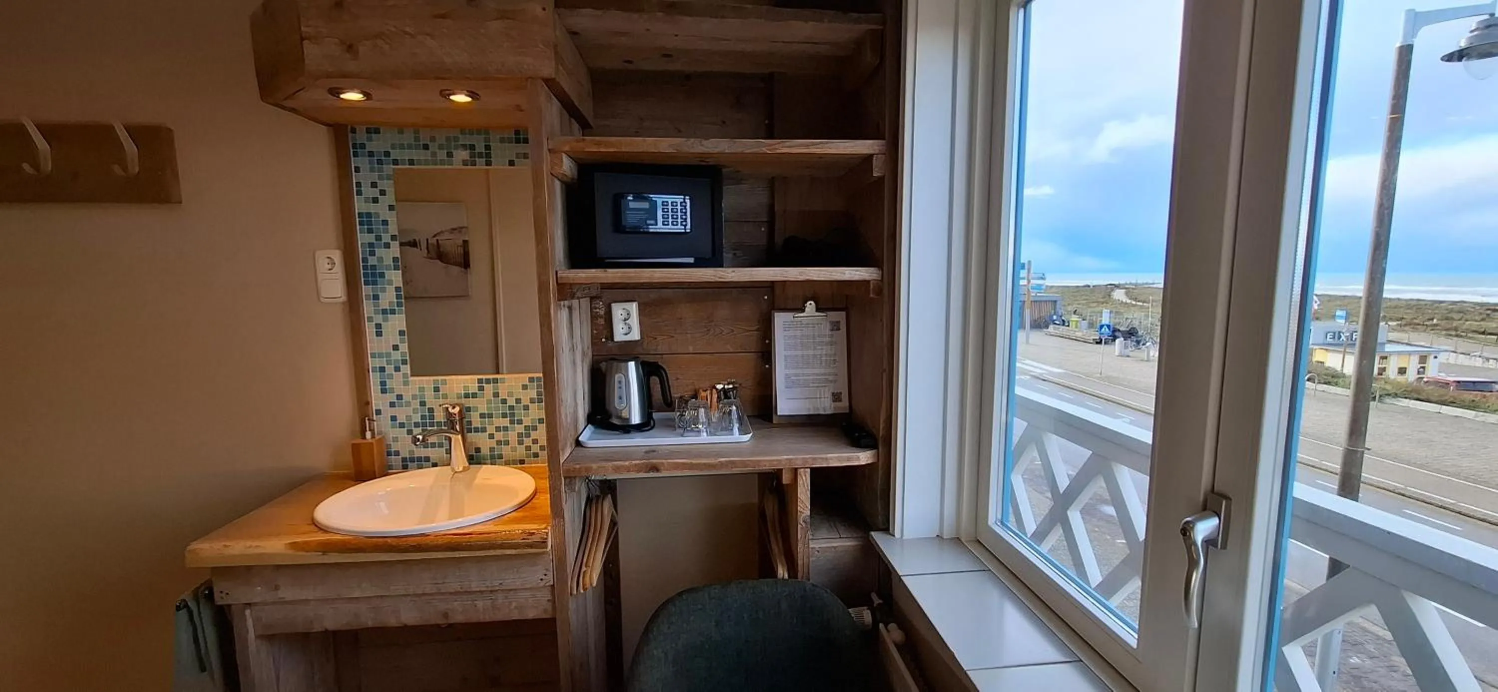 Sea view in Bed&Breakfast aan Strand