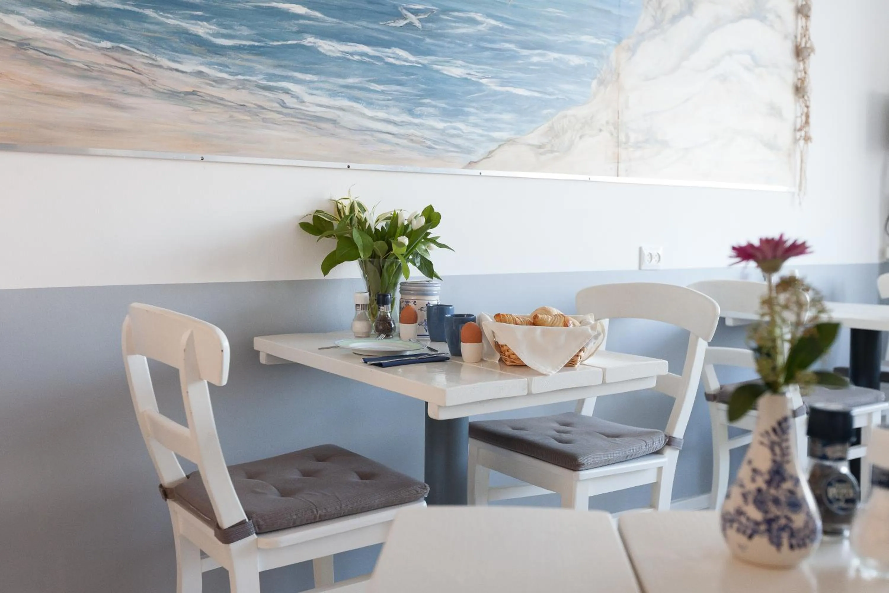 Restaurant/places to eat in Bed&Breakfast aan Strand
