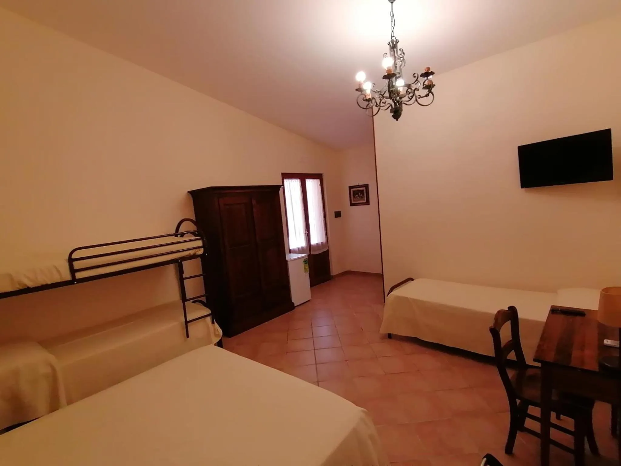 Quintuple Room with Garden View in Azienda Agrituristica Vivi Natura