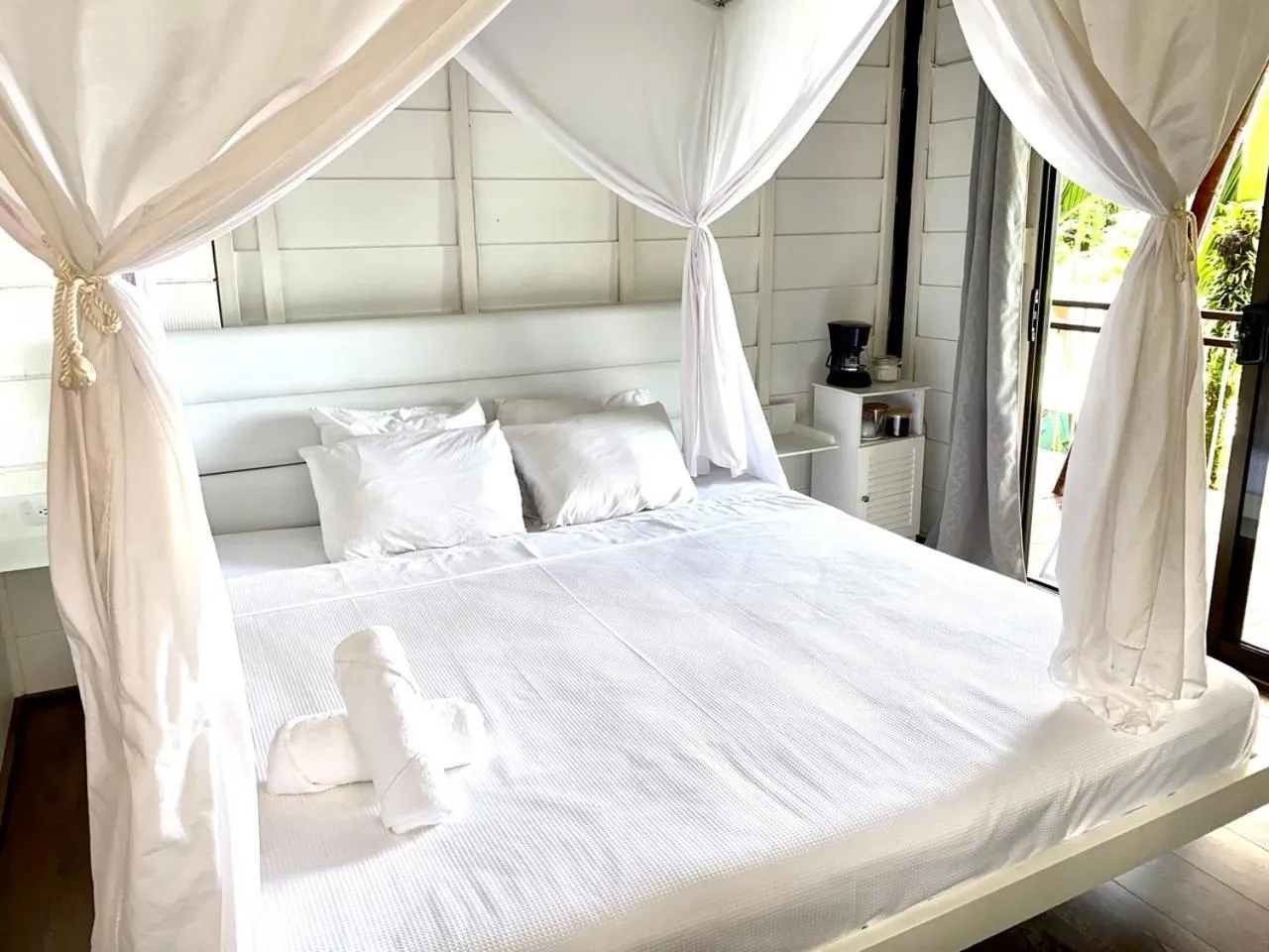 King Room with Sea View in Ballena Dorada Lodge